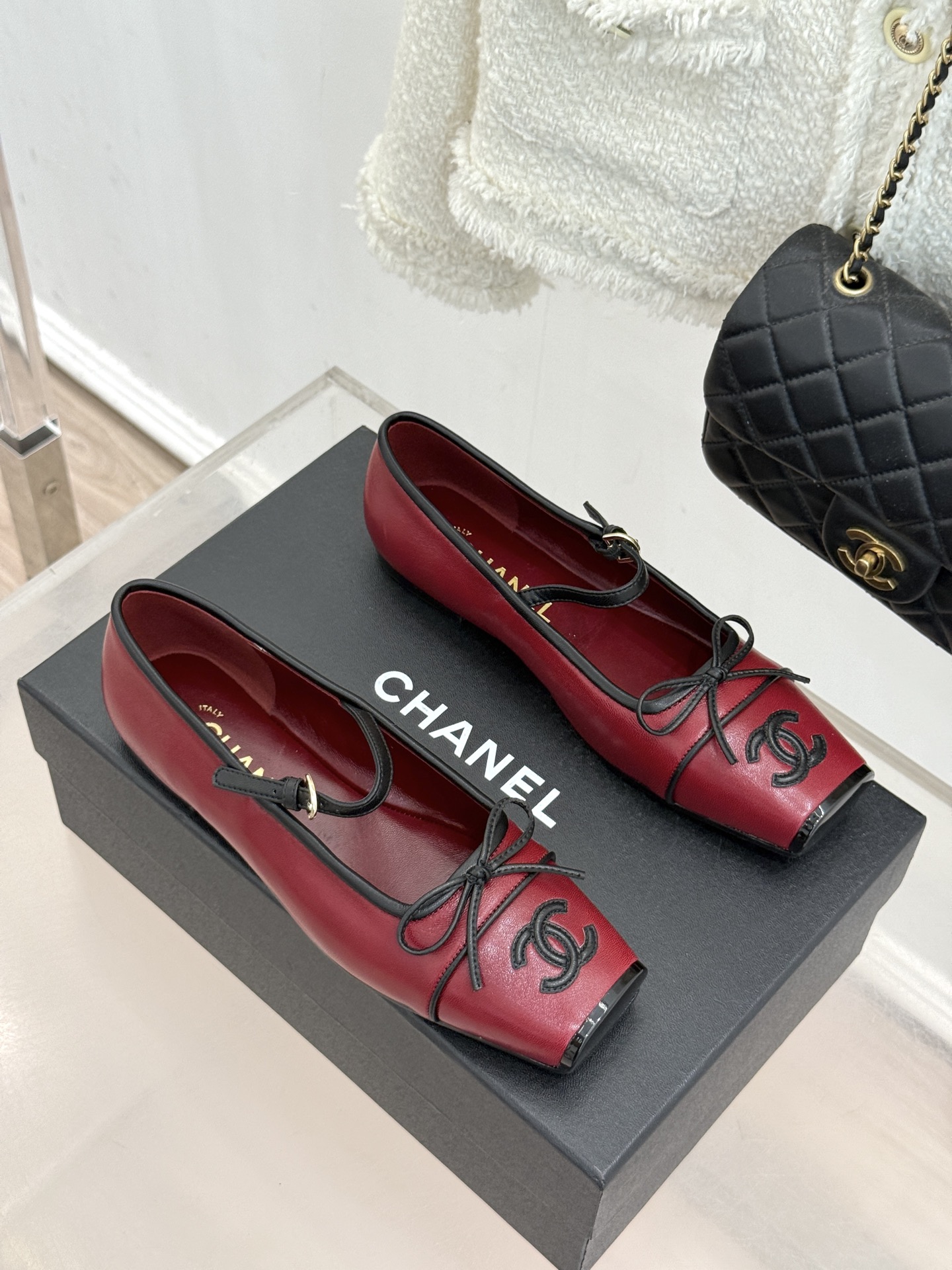 CHANE*|小香26A新品双C 猪鼻子蝴蝶结平底玛丽珍鞋 猪鼻鞋头缀蝴蝶结 双C拼色漾着复古感 平底软底超贴脚 缎面蝴 CHANE*|小香26A新品双C 猪鼻子蝴蝶结平底玛丽珍鞋 猪鼻鞋头缀蝴蝶结 双C拼色漾着复古感 平底软底超贴脚 缎面蝴
