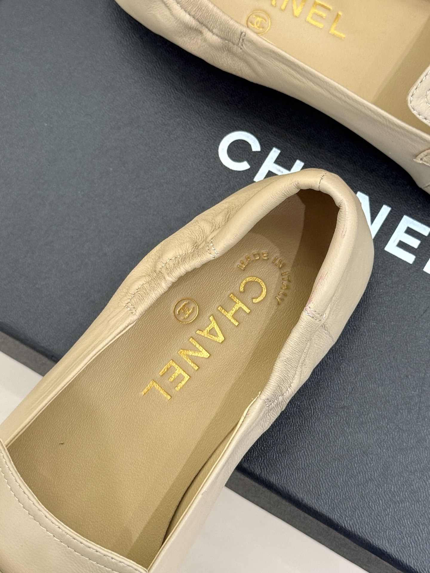 CHANE*|小香26B新品双C扣 方头一脚蹬平底乐福鞋单鞋 双C扣是经典灵魂 穿脱丝滑超省心 平底软底久走也不累 方头 CHANE*|小香26B新品双C扣 方头一脚蹬平底乐福鞋单鞋 双C扣是经典灵魂 穿脱丝滑超省心 平底软底久走也不累 方头