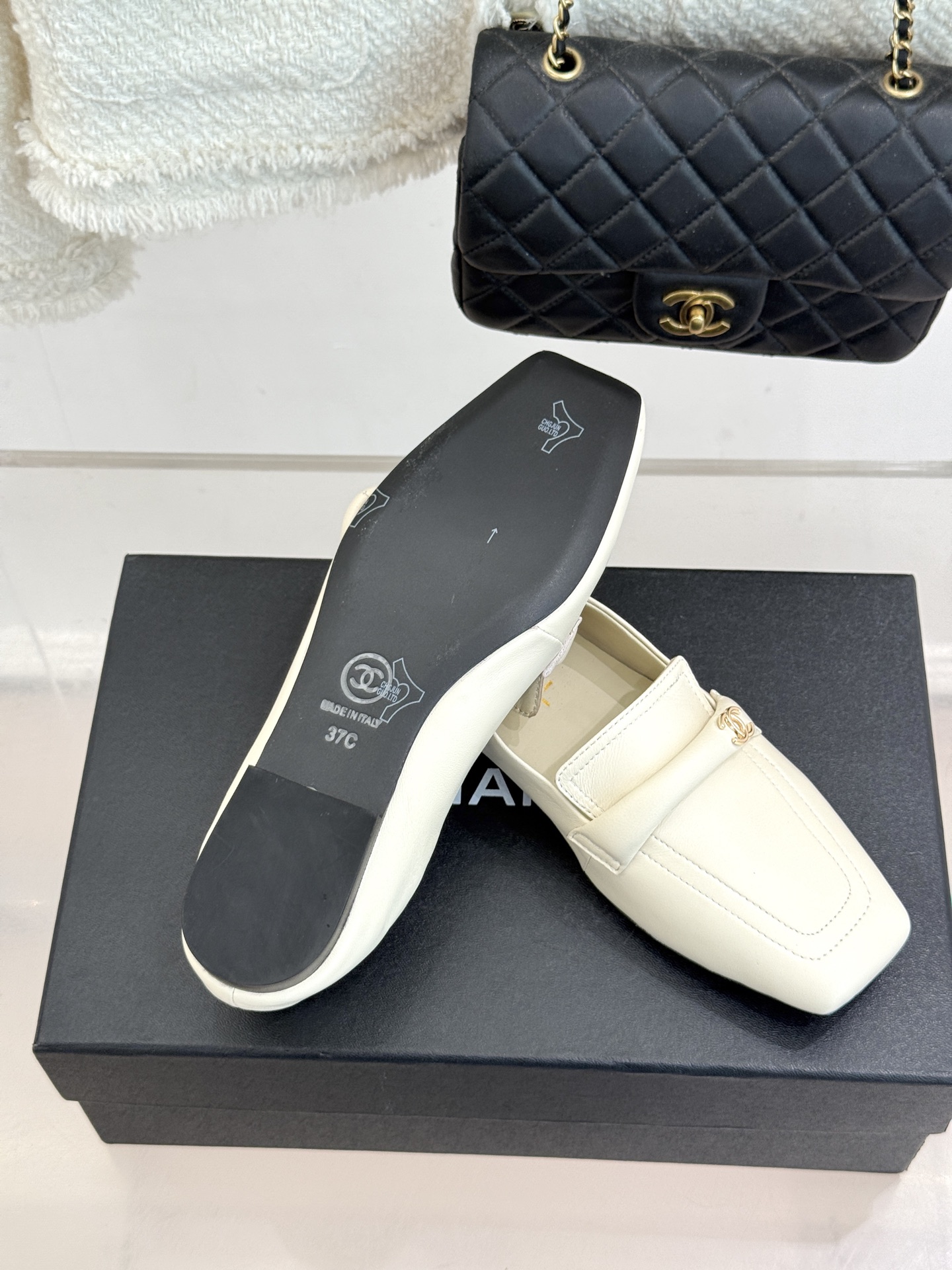 CHANE*|小香26B新品双C扣 方头一脚蹬平底乐福鞋单鞋 双C扣是经典灵魂 穿脱丝滑超省心 平底软底久走也不累 方头 CHANE*|小香26B新品双C扣 方头一脚蹬平底乐福鞋单鞋 双C扣是经典灵魂 穿脱丝滑超省心 平底软底久走也不累 方头