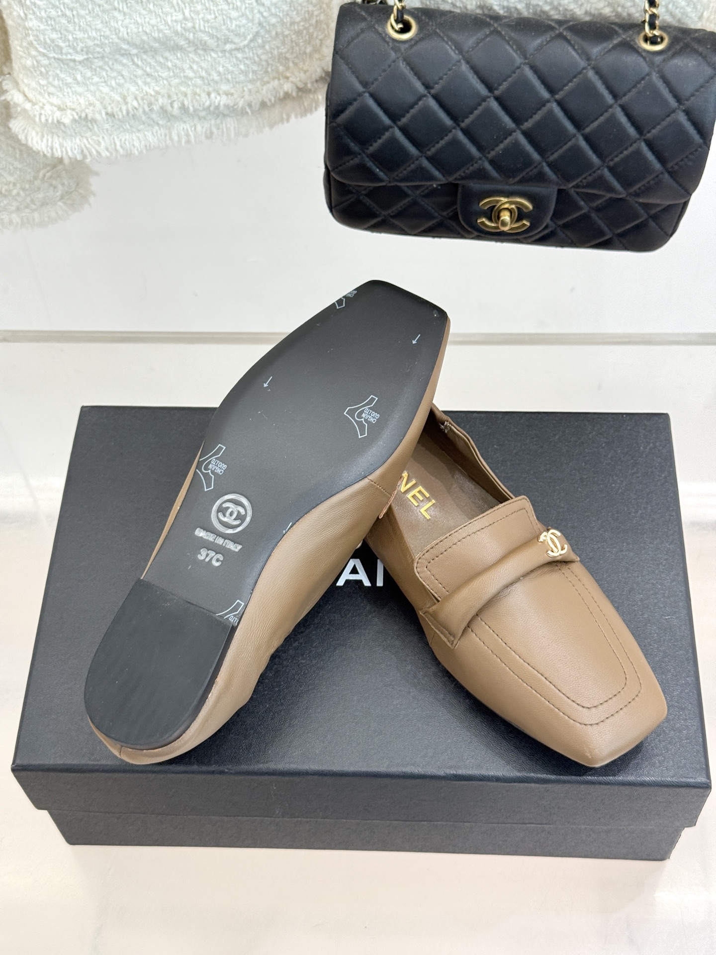 CHANE*|小香26B新品双C扣 方头一脚蹬平底乐福鞋单鞋 双C扣是经典灵魂 穿脱丝滑超省心 平底软底久走也不累 方头 CHANE*|小香26B新品双C扣 方头一脚蹬平底乐福鞋单鞋 双C扣是经典灵魂 穿脱丝滑超省心 平底软底久走也不累 方头