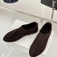 The Row 26WF新品极简 后拉链平底乐福鞋单鞋 后拉链藏着极简巧思 穿脱丝滑超省心 搭西裤秒变利落大女主 配风衣 The Row 26WF新品极简 后拉链平底乐福鞋单鞋 后拉链藏着极简巧思 穿脱丝滑超省心 搭西裤秒变利落大女主 配风衣
