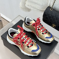 CHANE* |小香26S新品双C运动鞋 时尚圈又双叒被香奈儿拿捏住了! 就成了各路时髦精的心头好 标志性的双C标志在鞋 CHANE* |小香26S新品双C运动鞋 时尚圈又双叒被香奈儿拿捏住了! 就成了各路时髦精的心头好 标志性的双C标志在鞋