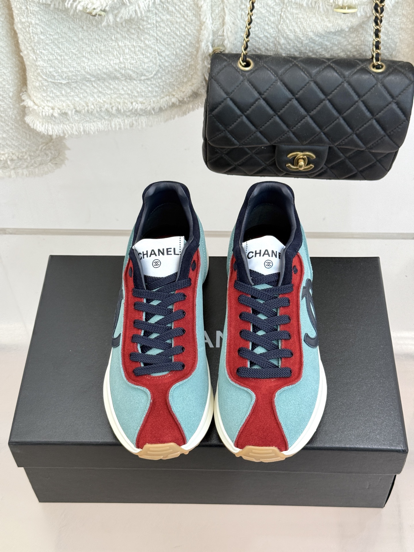 CHANE*|小香26k早秋新品 踩屎感德训休闲运动鞋 超级推荐这一季的运动鞋 真的绝美啊 实在是太好看了。 很轻很软糯 CHANE*|小香26k早秋新品 踩屎感德训休闲运动鞋 超级推荐这一季的运动鞋 真的绝美啊 实在是太好看了。 很轻很软糯