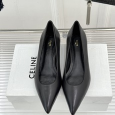 Celine /塞琳26WF早秋新品 极简尖头猫跟单鞋 极简尖头猫跟鞋型 金属凯旋门扣点缀细节 上脚秒显脚型纤瘦 法式清 Celine /塞琳26WF早秋新品 极简尖头猫跟单鞋 极简尖头猫跟鞋型 金属凯旋门扣点缀细节 上脚秒显脚型纤瘦 法式清