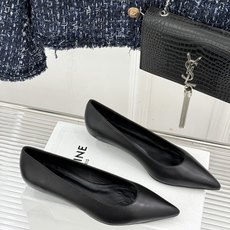 Celine /塞琳26WF早秋新品 极简尖头猫跟单鞋 极简尖头猫跟鞋型 金属凯旋门扣点缀细节 上脚秒显脚型纤瘦 法式清 Celine /塞琳26WF早秋新品 极简尖头猫跟单鞋 极简尖头猫跟鞋型 金属凯旋门扣点缀细节 上脚秒显脚型纤瘦 法式清