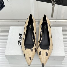 Celine /塞琳26WF早秋新品 极简尖头猫跟单鞋 极简尖头猫跟鞋型 金属凯旋门扣点缀细节 上脚秒显脚型纤瘦 法式清 Celine /塞琳26WF早秋新品 极简尖头猫跟单鞋 极简尖头猫跟鞋型 金属凯旋门扣点缀细节 上脚秒显脚型纤瘦 法式清