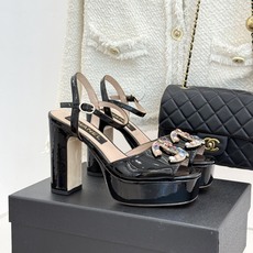 CHANE*|小香26A新品水钻 宝石双C防水台高跟凉鞋👠 当经典双C邂逅璀璨宝石💎 小香防水台高跟凉鞋登场 漆皮质感自 CHANE*|小香26A新品水钻 宝石双C防水台高跟凉鞋👠 当经典双C邂逅璀璨宝石💎 小香防水台高跟凉鞋登场 漆皮质感自