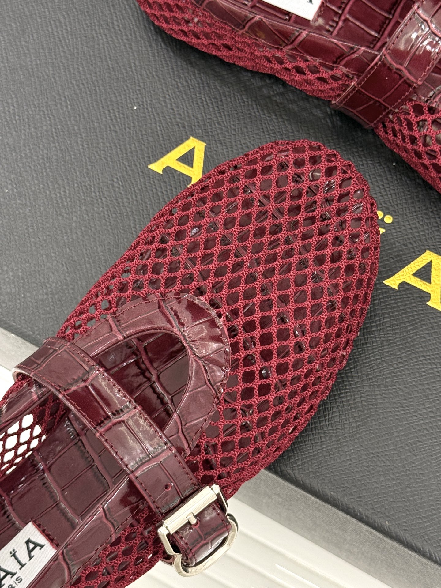 原版盒+10 ALAÏA /阿莱雅 26WF新品 镂空网面平底玛丽珍鞋 网面镂空平底玛丽珍鞋 精致网格通透又轻盈 绒面锁 原版盒+10 ALAÏA /阿莱雅 26WF新品 镂空网面平底玛丽珍鞋 网面镂空平底玛丽珍鞋 精致网格通透又轻盈 绒面锁