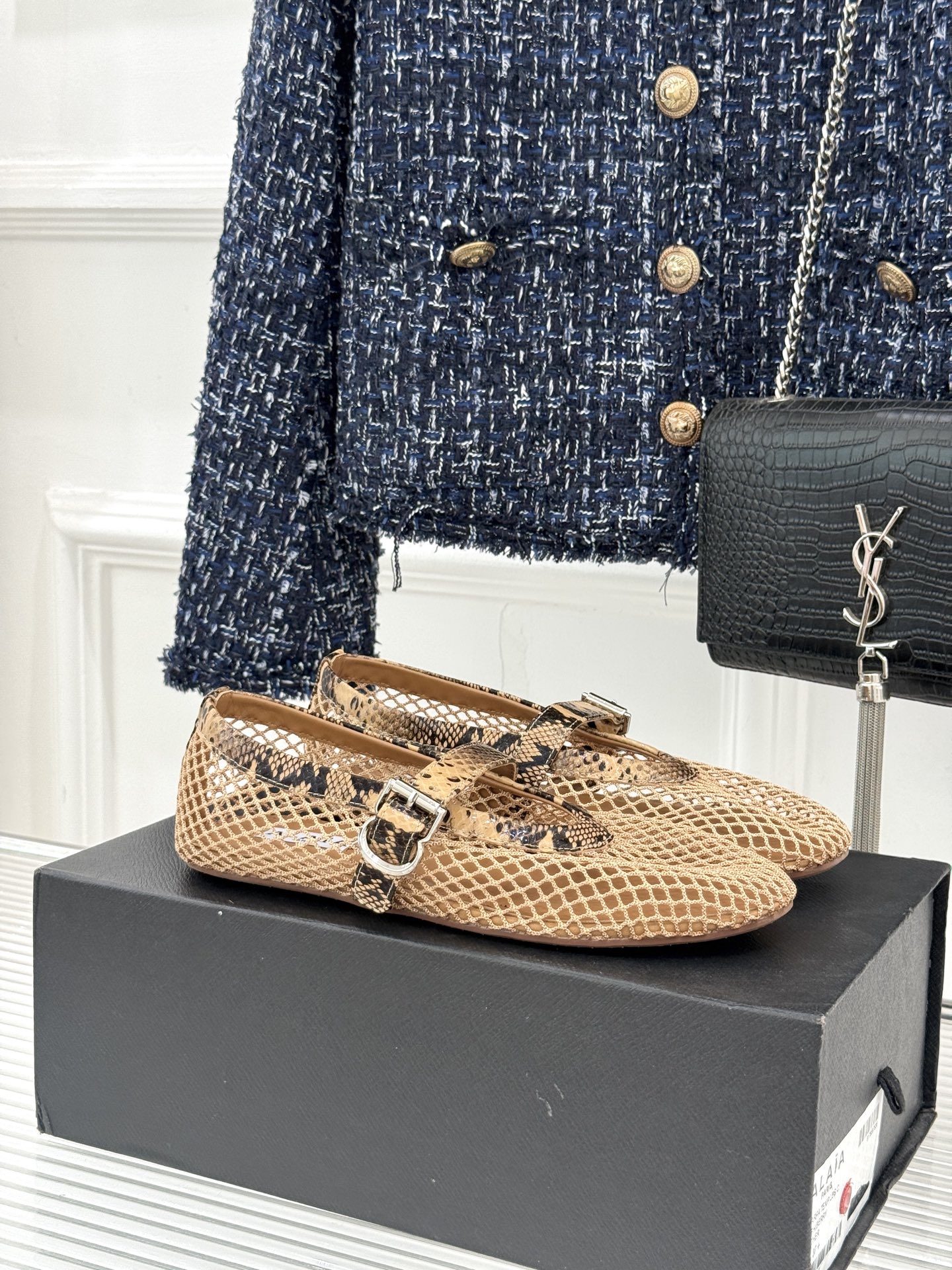 原版盒＋10 ALAÏA /阿莱雅 26WF新品 镂空网面平底玛丽珍鞋 网面镂空平底玛丽珍鞋 精致网格通透又轻盈 绒面锁