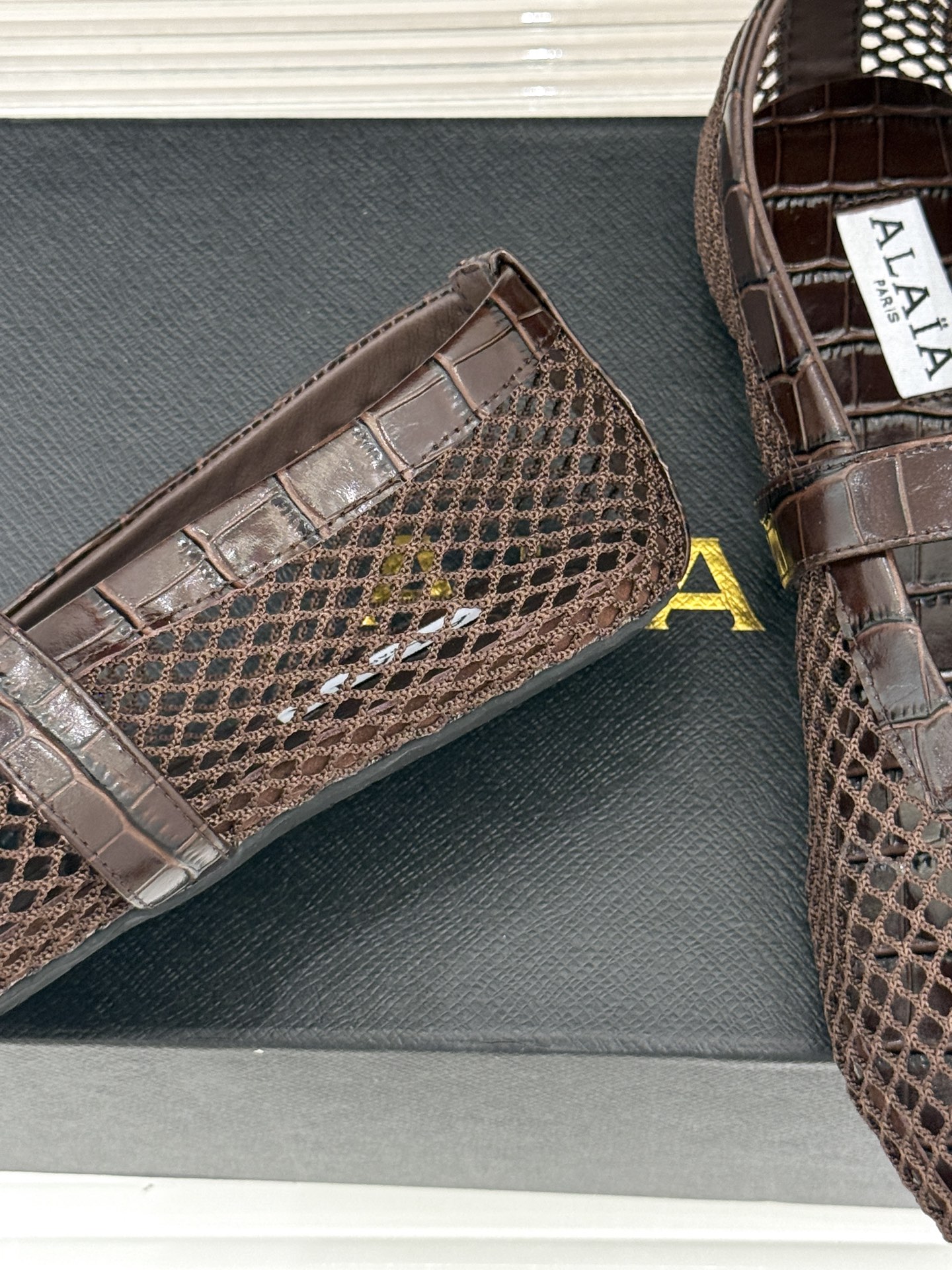 原版盒+10 ALAÏA /阿莱雅 26WF新品 镂空网面平底玛丽珍鞋 网面镂空平底玛丽珍鞋 精致网格通透又轻盈 绒面锁 原版盒+10 ALAÏA /阿莱雅 26WF新品 镂空网面平底玛丽珍鞋 网面镂空平底玛丽珍鞋 精致网格通透又轻盈 绒面锁