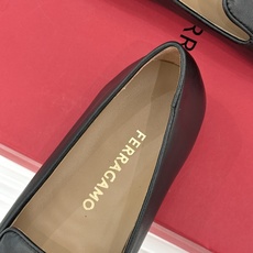 Ferragamo/菲拉格慕26WF新品 蝴蝶结平底单鞋 经典Vara蝴蝶结缀鞋头 平底轻盈久站也不累 专属足弓支撑更舒 Ferragamo/菲拉格慕26WF新品 蝴蝶结平底单鞋 经典Vara蝴蝶结缀鞋头 平底轻盈久站也不累 专属足弓支撑更舒