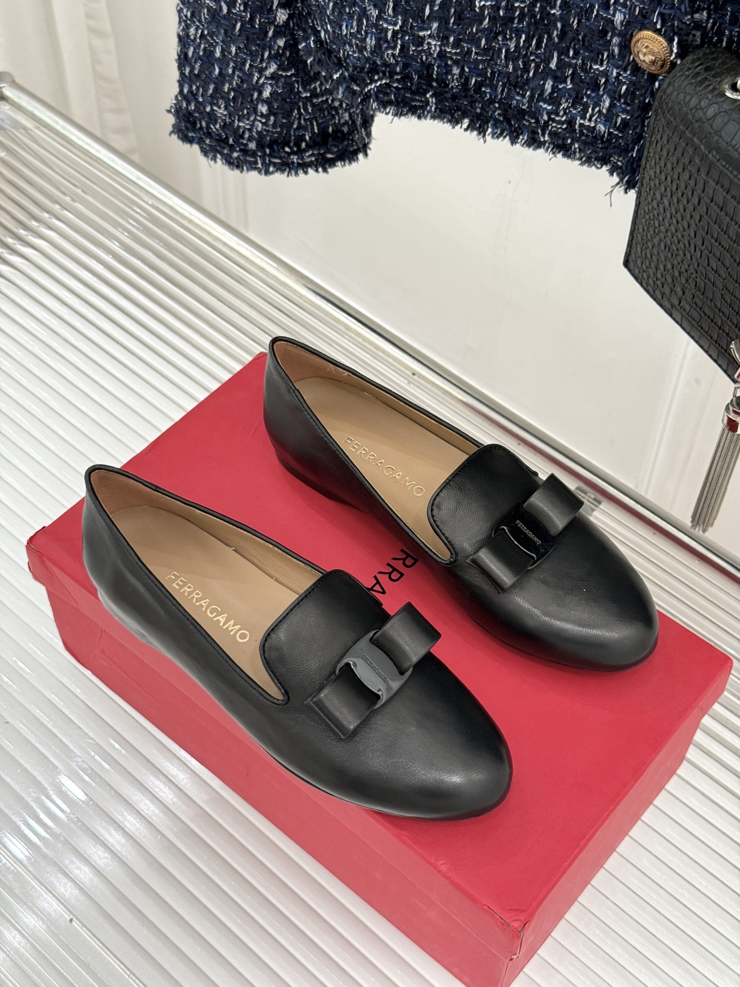 Ferragamo/菲拉格慕26WF新品 蝴蝶结平底单鞋 经典Vara蝴蝶结缀鞋头 平底轻盈久站也不累 专属足弓支撑更舒 Ferragamo/菲拉格慕26WF新品 蝴蝶结平底单鞋 经典Vara蝴蝶结缀鞋头 平底轻盈久站也不累 专属足弓支撑更舒