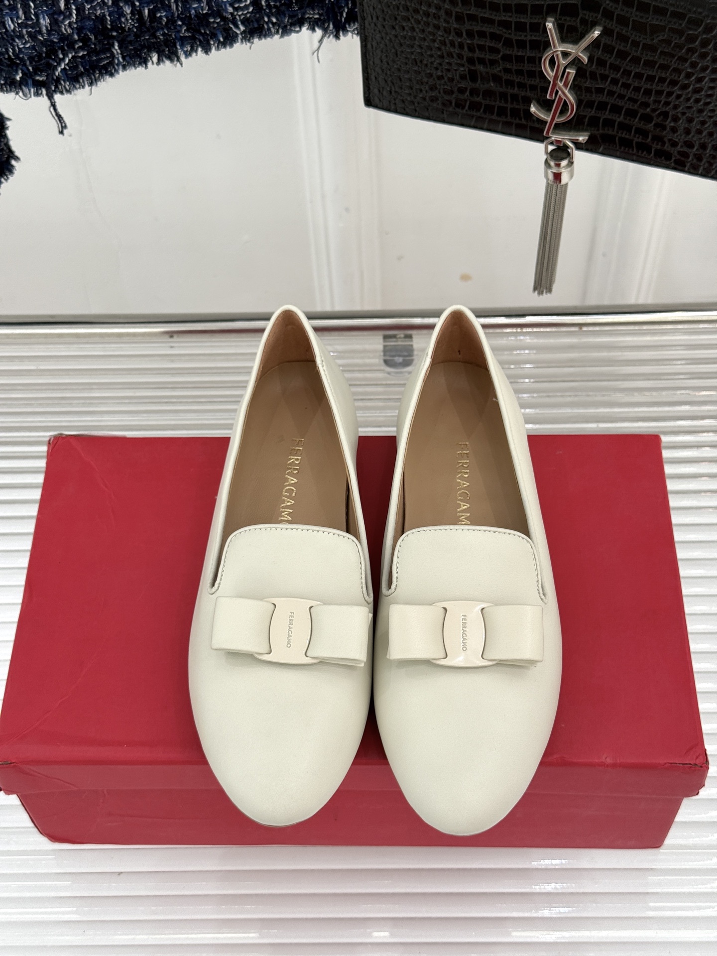 Ferragamo/菲拉格慕26WF新品 蝴蝶结平底单鞋 经典Vara蝴蝶结缀鞋头 平底轻盈久站也不累 专属足弓支撑更舒