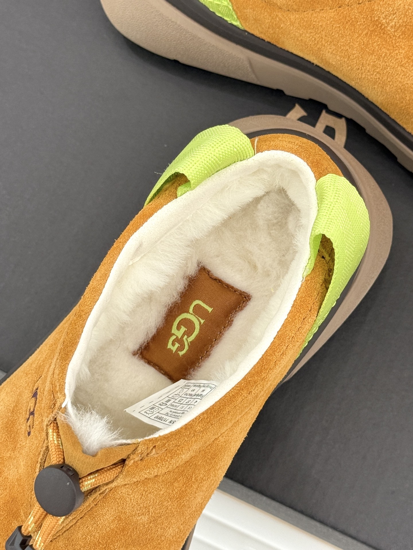(男码+10) UGG 26WF秋冬新品时尚彩壳 一脚蹬2.0塔斯曼羊毛休闲鞋 彩壳2.0质感升级 塔斯曼羊毛亲肤暖 一 (男码+10) UGG 26WF秋冬新品时尚彩壳 一脚蹬2.0塔斯曼羊毛休闲鞋 彩壳2.0质感升级 塔斯曼羊毛亲肤暖 一