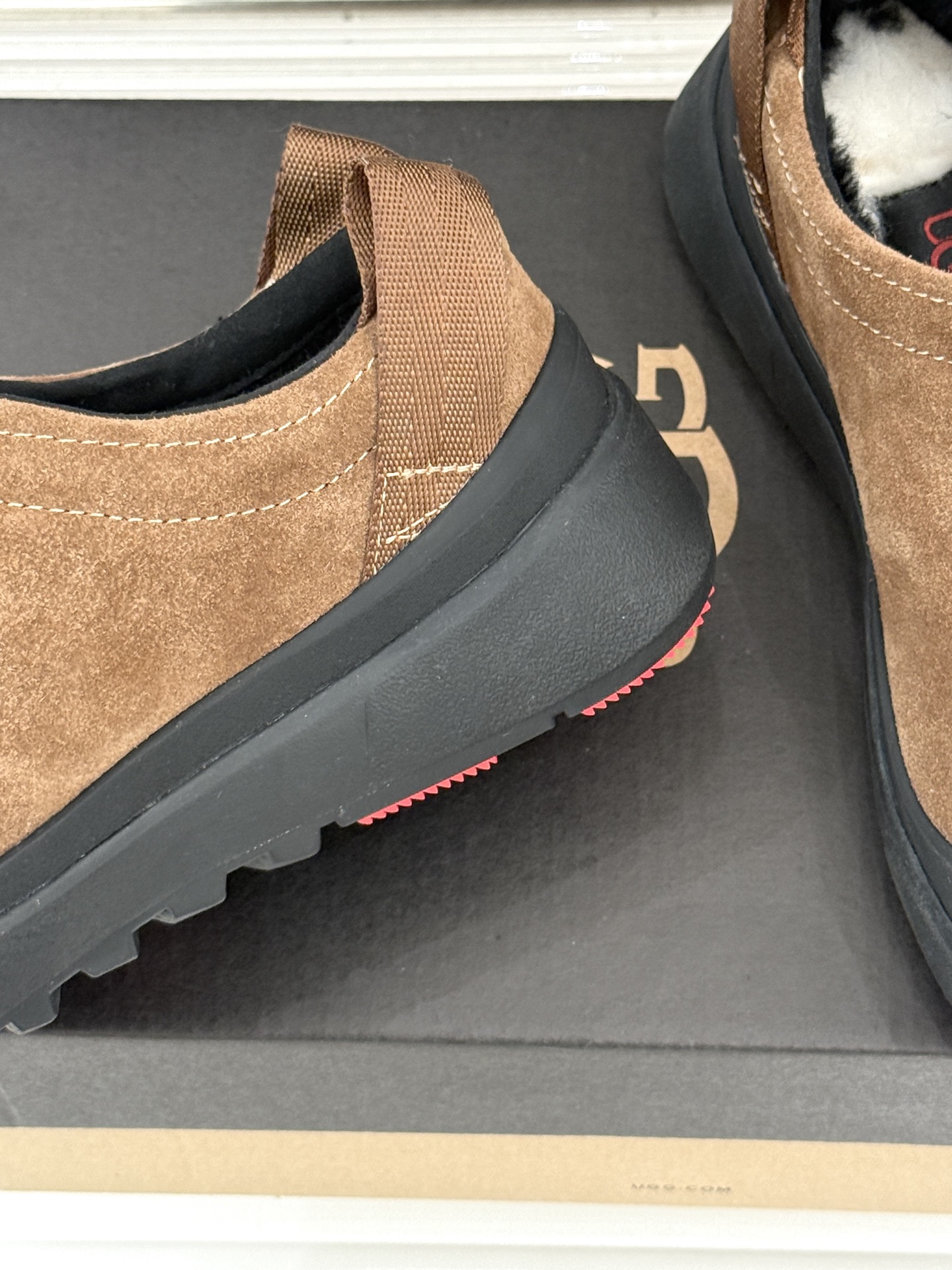 (男码+10) UGG 26WF秋冬新品时尚彩壳 一脚蹬2.0塔斯曼羊毛休闲鞋 彩壳2.0质感升级 塔斯曼羊毛亲肤暖 一 (男码+10) UGG 26WF秋冬新品时尚彩壳 一脚蹬2.0塔斯曼羊毛休闲鞋 彩壳2.0质感升级 塔斯曼羊毛亲肤暖 一