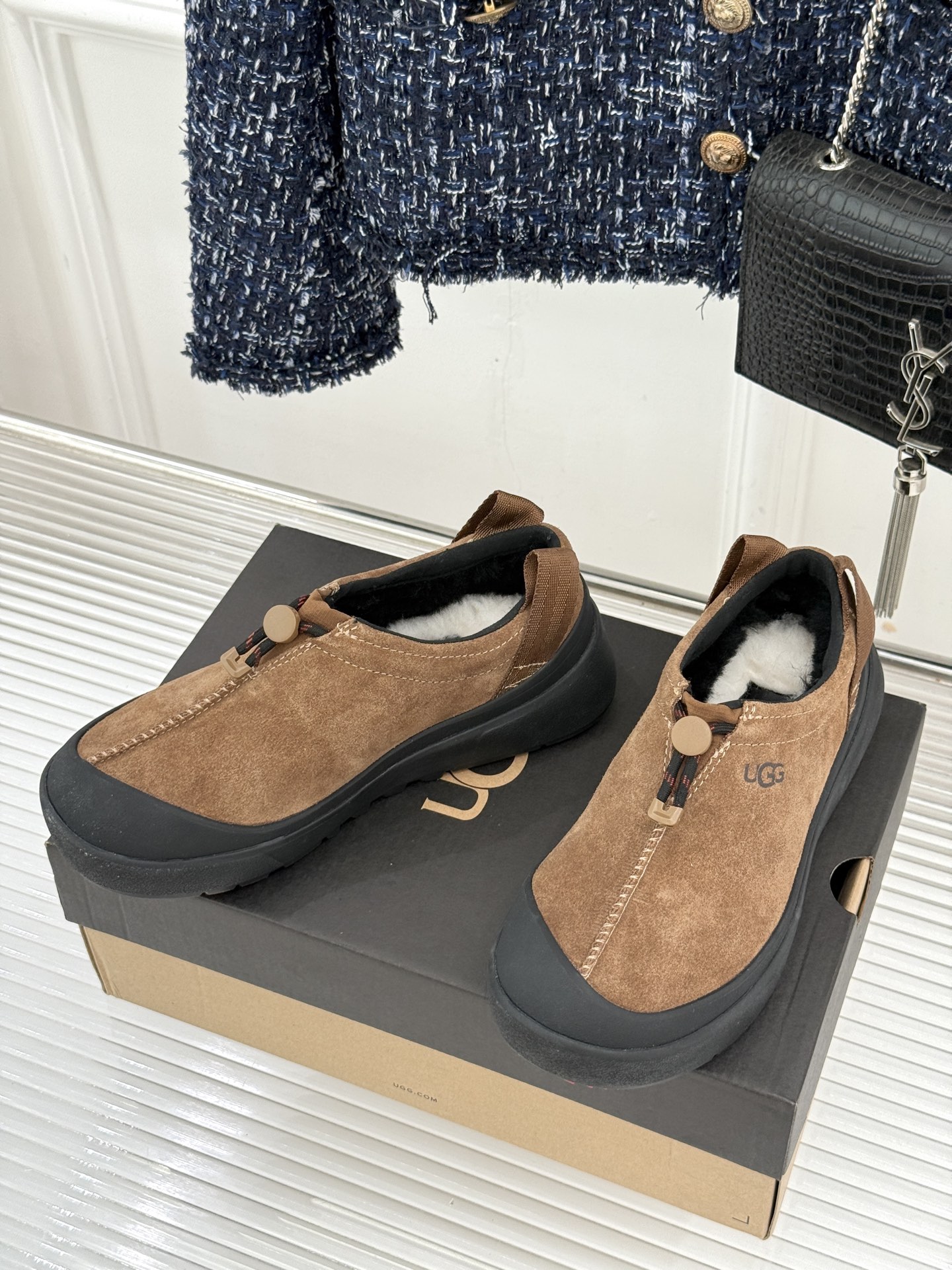 (男码+10) UGG 26WF秋冬新品时尚彩壳 一脚蹬2.0塔斯曼羊毛休闲鞋 彩壳2.0质感升级 塔斯曼羊毛亲肤暖 一 (男码+10) UGG 26WF秋冬新品时尚彩壳 一脚蹬2.0塔斯曼羊毛休闲鞋 彩壳2.0质感升级 塔斯曼羊毛亲肤暖 一