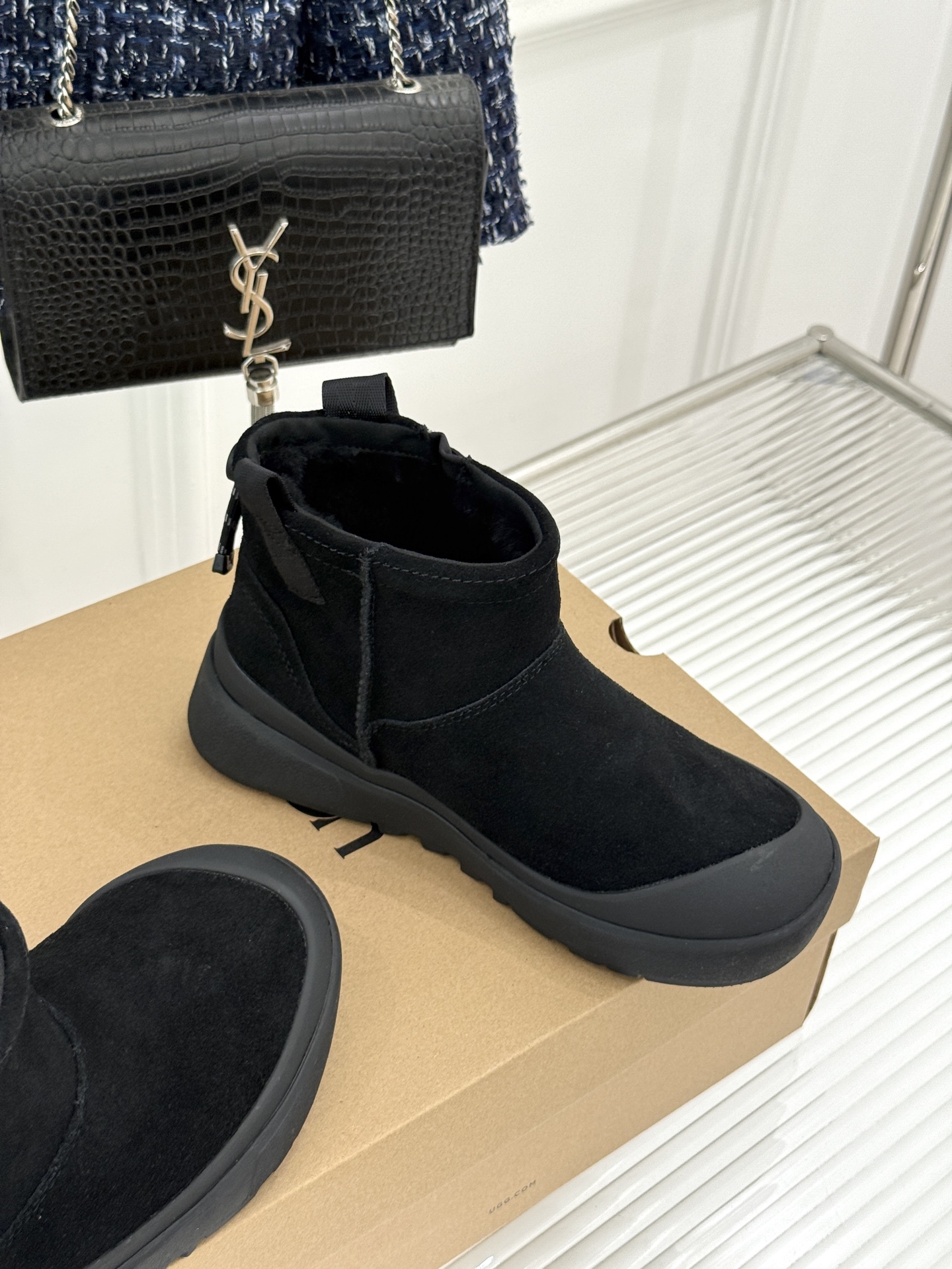 男码+10 UGG 26WF秋冬新品一脚蹬 情侣款迷你潮流雪地靴 一脚蹬穿脱超省心 情侣同款上脚太合拍 迷你靴型显腿长 男码+10 UGG 26WF秋冬新品一脚蹬 情侣款迷你潮流雪地靴 一脚蹬穿脱超省心 情侣同款上脚太合拍 迷你靴型显腿长