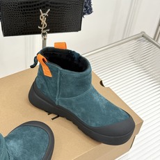 男码+10 UGG 26WF秋冬新品一脚蹬 情侣款迷你潮流雪地靴 一脚蹬穿脱超省心 情侣同款上脚太合拍 迷你靴型显腿长 男码+10 UGG 26WF秋冬新品一脚蹬 情侣款迷你潮流雪地靴 一脚蹬穿脱超省心 情侣同款上脚太合拍 迷你靴型显腿长