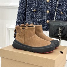 男码+10 UGG 26WF秋冬新品一脚蹬 情侣款迷你潮流雪地靴 一脚蹬穿脱超省心 情侣同款上脚太合拍 迷你靴型显腿长 男码+10 UGG 26WF秋冬新品一脚蹬 情侣款迷你潮流雪地靴 一脚蹬穿脱超省心 情侣同款上脚太合拍 迷你靴型显腿长