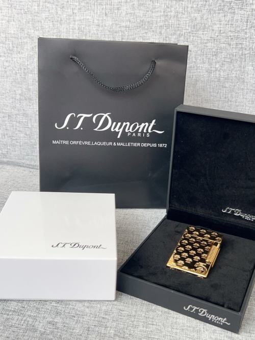 S.T. Dupont Gold Tone Lighter - Luxury Gift for Men, Full Set Packaging 1 S.T. Dupont Gold Tone Lighter - Luxury Gift for Men, Full Set Packaging