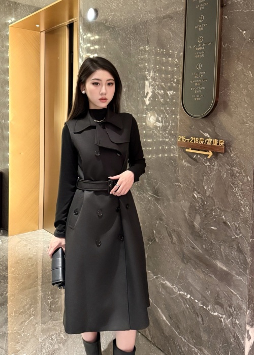 Dior Sleeveless Trench Dress - Elegant Layered Look with Belted Waist 12 Dior Sleeveless Trench Dress - Elegant Layered Look with Belted Waist