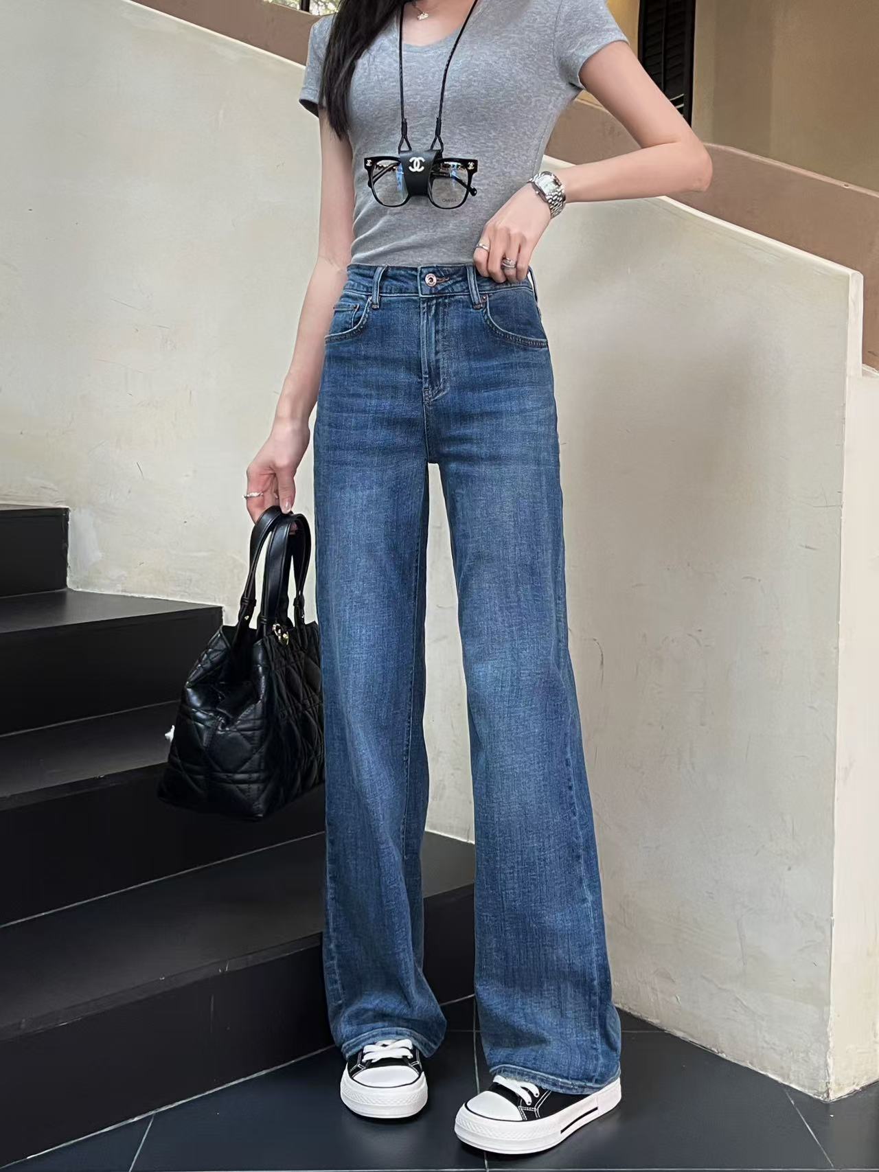 NO:332111,Model number G25050938 LOEW* new high-end custom elastic denim wash cotton fabric is soft and comfortable!  Use original letter logo hardware accessories, pocket octopus printed logo embroidered badge loose wide-leg jeans and trousers!  Blue, 26.27.28.29.30 (28 size waist circumference 70~76, hip circumference 92, trousers length 101/fabric high elasticity) hair, loewe, jeans, alexander wang19860909款号G25050938 LOEW*新款高端定制弹力牛仔洗水棉面料柔软舒适！采用原版字母logo五金配件、口袋章鱼印花logo刺绣徽章宽松阔腿牛仔裤长裤！蓝色、26.27.28.29.30（28码腰围70～76,臀围92,裤长101/面料高弹）发,,loewe,jeans,alexander wang,Women's clothing