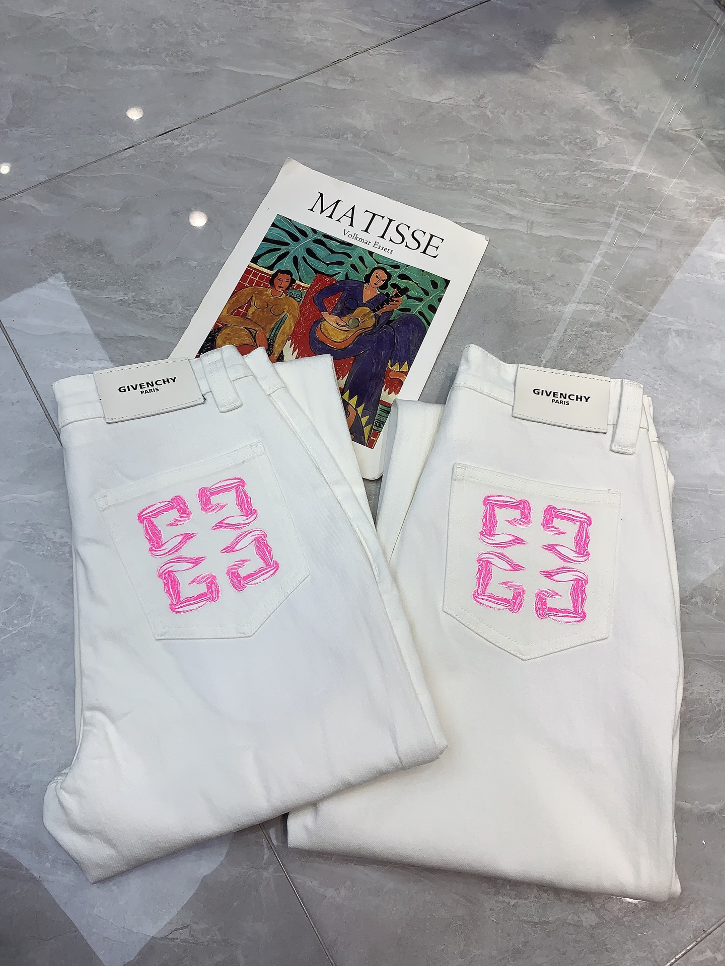Givenchy Logo Print White Denim Jeans - Stylish, Comfortable, and Flattering 9 i1747712800701 7481 0 7
