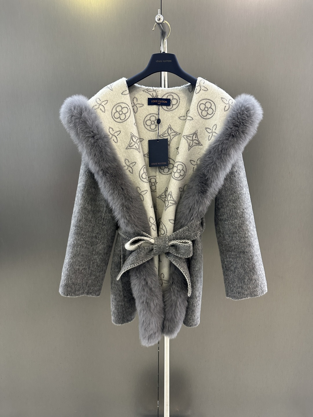 Louis Vuitton Wool Coat with Fox Fur Collar - New Autumn Winter Collection