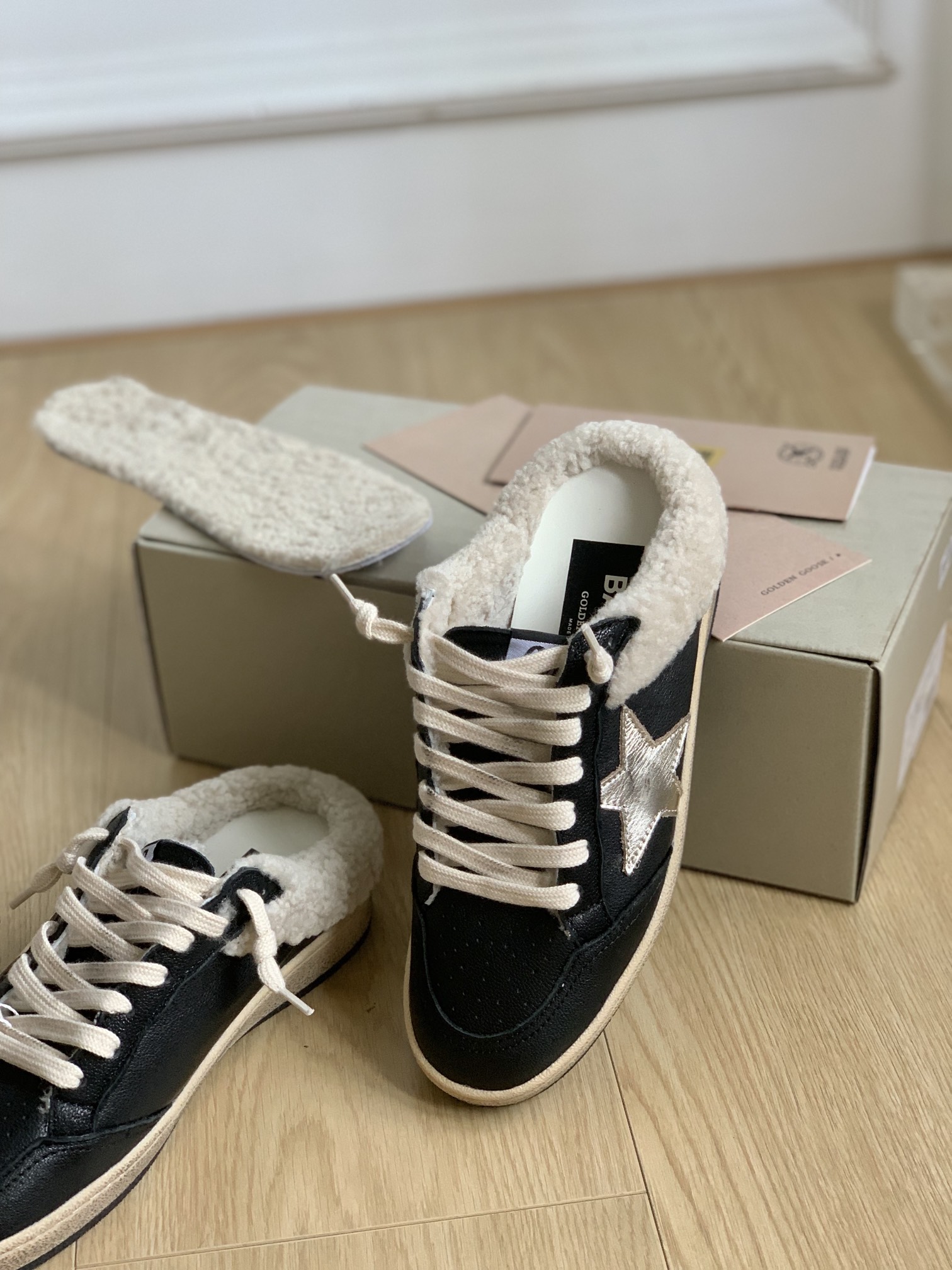 NO:210040,The big seller at the end of the year is all high-end personal products; early delivery is early; 35/5; 36/7; 37/6; 38/2; 39/4; 40/4; 41/2; pay attention to the big seller at the end of the year, all of which will not be returned or exchanged, special prices,19860909年尾大甩,全部是高端自留款；早下早得；码数35/5；36/7；37/6；38/2；39/4；40/4；41/2；注意年尾大甩货,全部不退换,特价款,,Children's