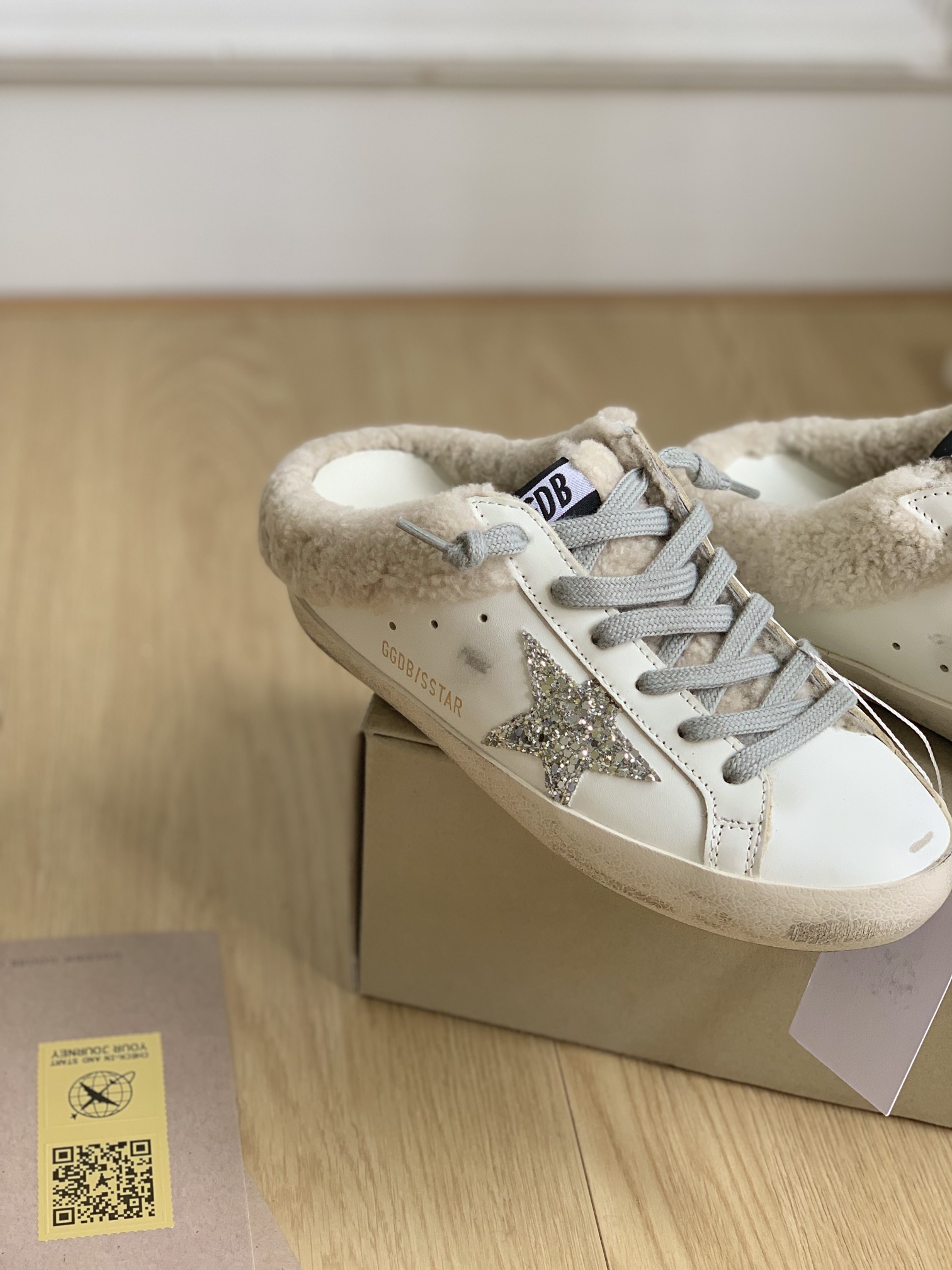 NO:210045,The big seller at the end of the year is all high-end personal products; early delivery is early; 35/5; 36/3; 37/7; 38/2; 39/3; 40/6; 41/1; pay attention to the big seller at the end of the year, all of which are not returned or exchanged, special prices,19860909年尾大甩,全部是高端自留款；早下早得；码数35/5；36/3；37/7；38/2；39/3；40/6；41/1；注意年尾大甩货,全部不退换,特价款,,Children's