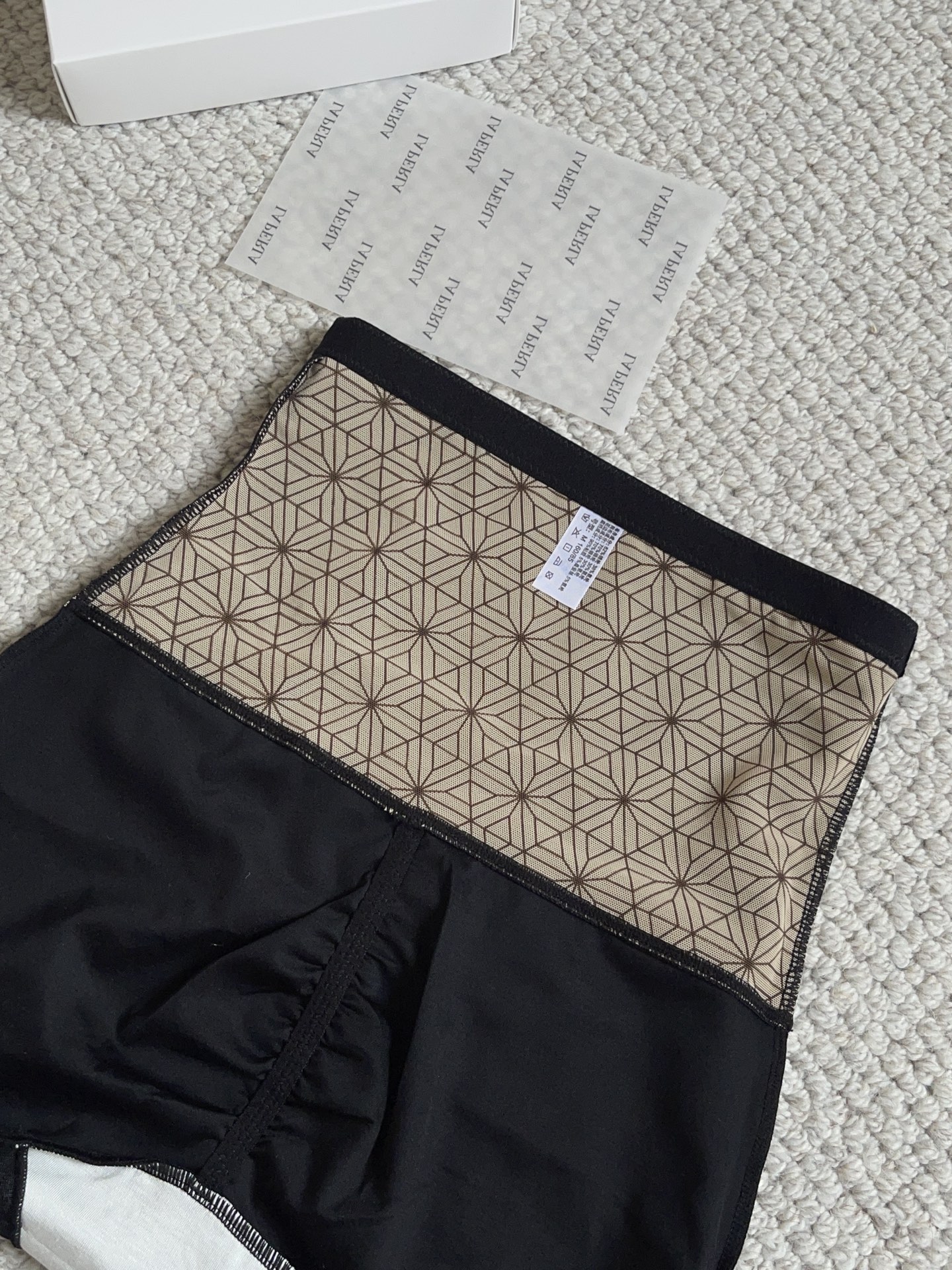 LaPerla新款美体轻塑热能收腹内裤 带你解锁黄金比例的秘密！【款号】【颜色】经典黑 经典肤【尺码】M