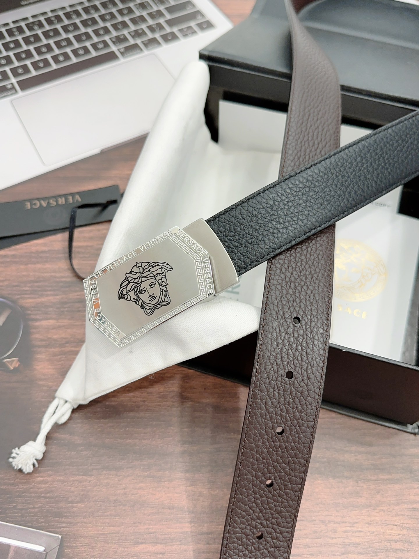 [Versace Belts] Soft, high-quality real cowhide lychee pattern can be used on