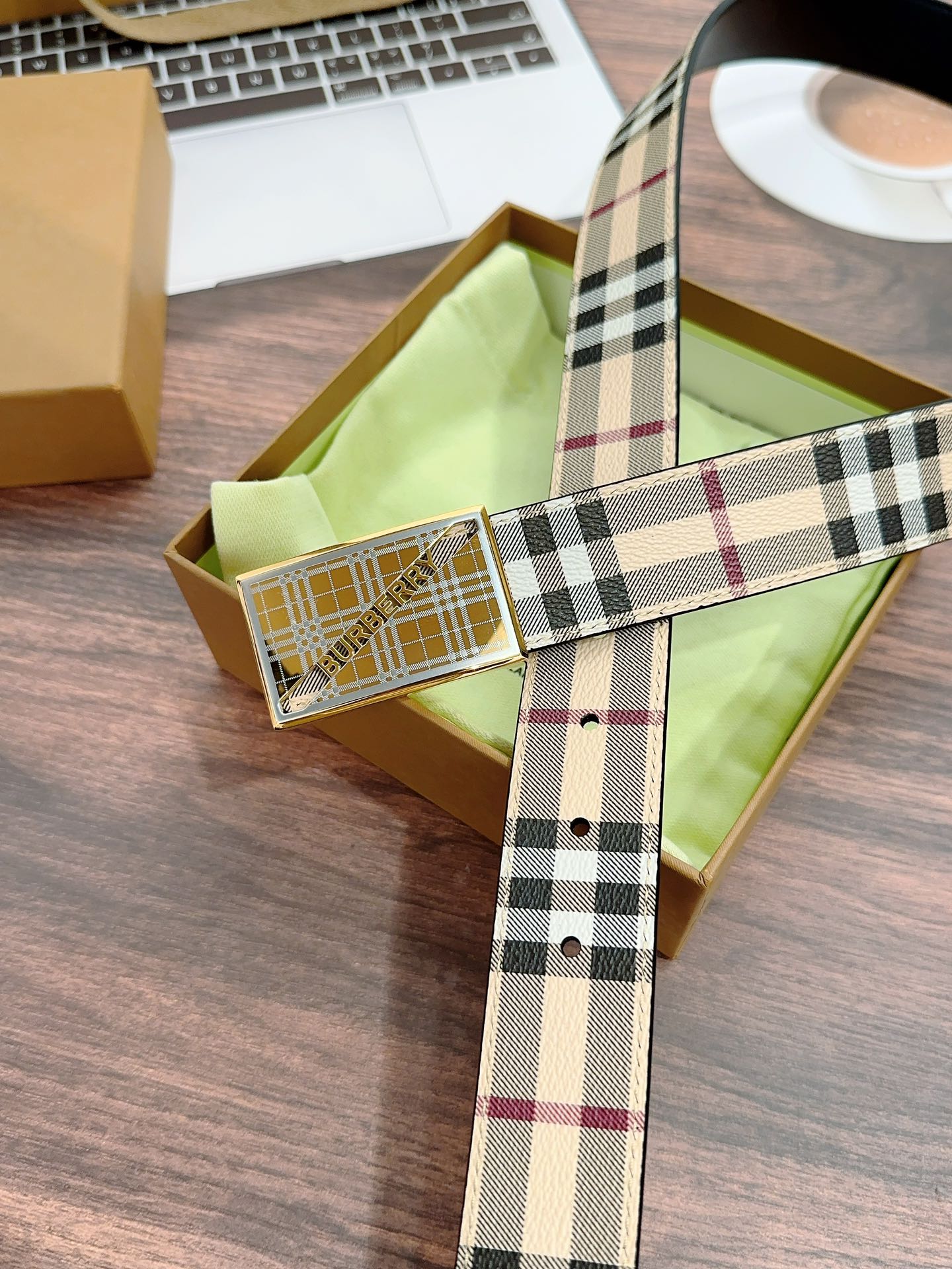[Burberry Belts]