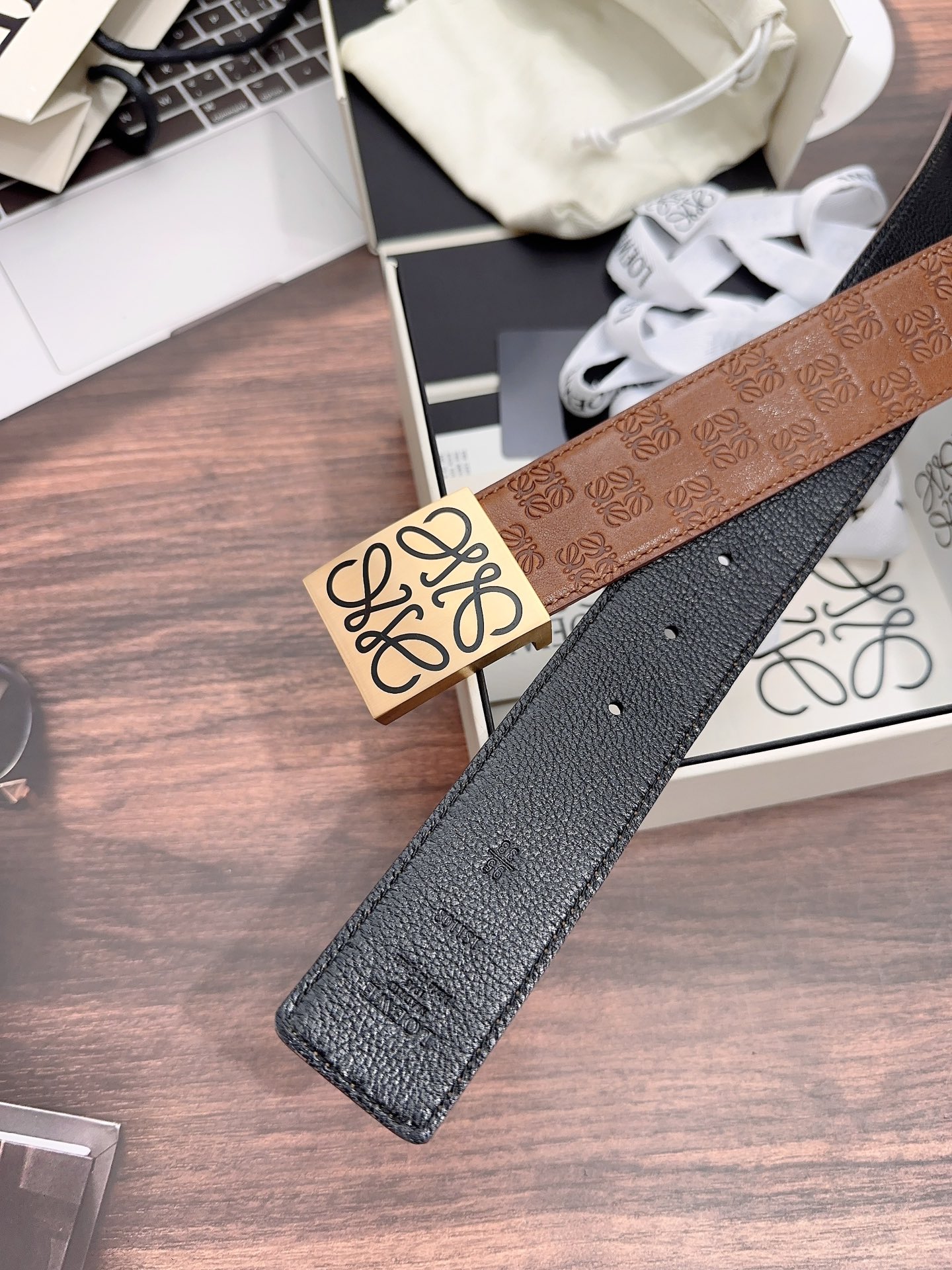 [Loewe Belts][Luo Yiwei] Width 4.0cm Exquisite craftsmanship, soft and delicat