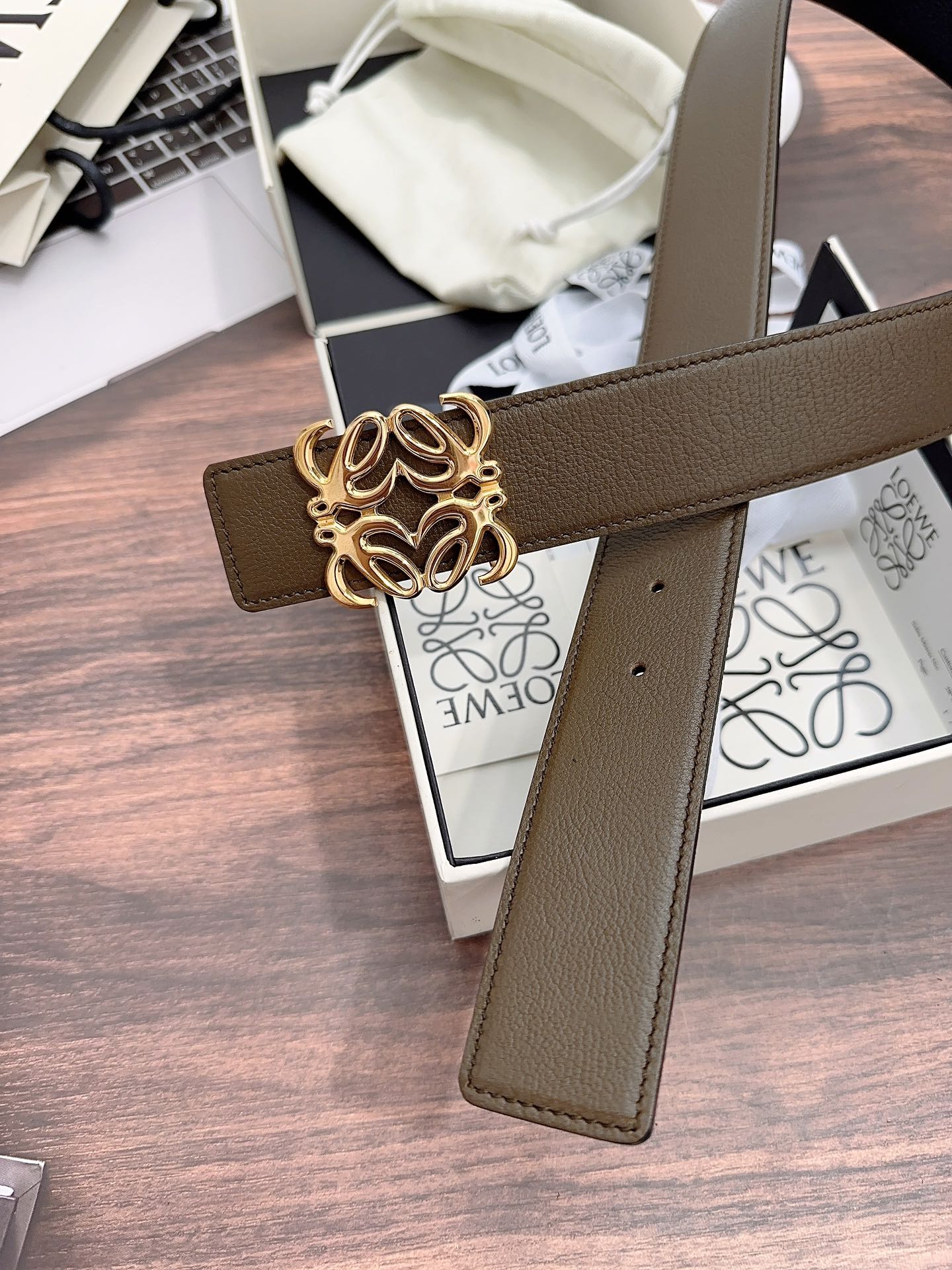 [Loewe Belts][Luo Yiwei] Width 4.0cm Exquisite craftsmanship, soft and delicat