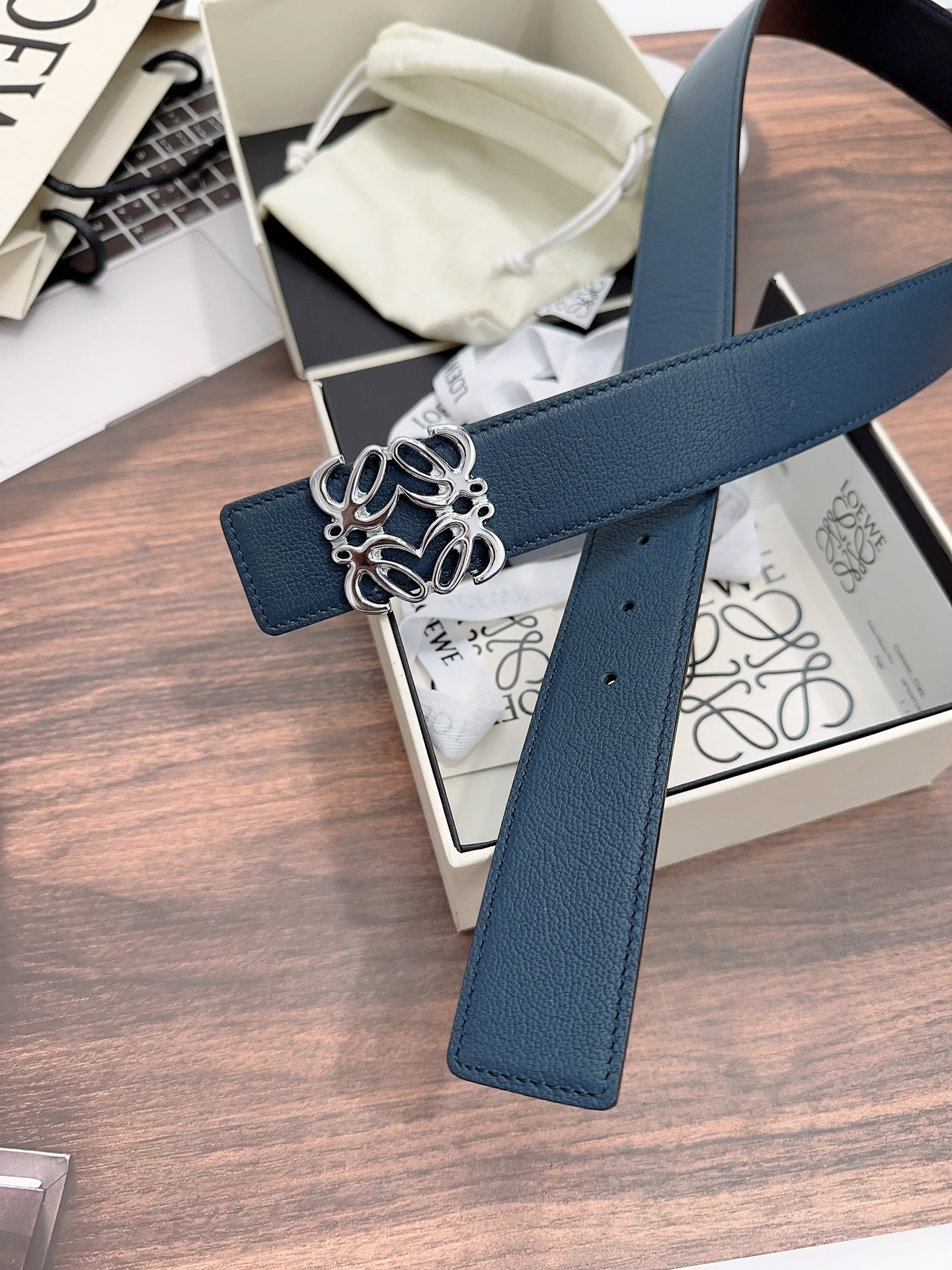 [Loewe Belts][Luo Yiwei] Width 4.0cm Exquisite craftsmanship, soft and delicat