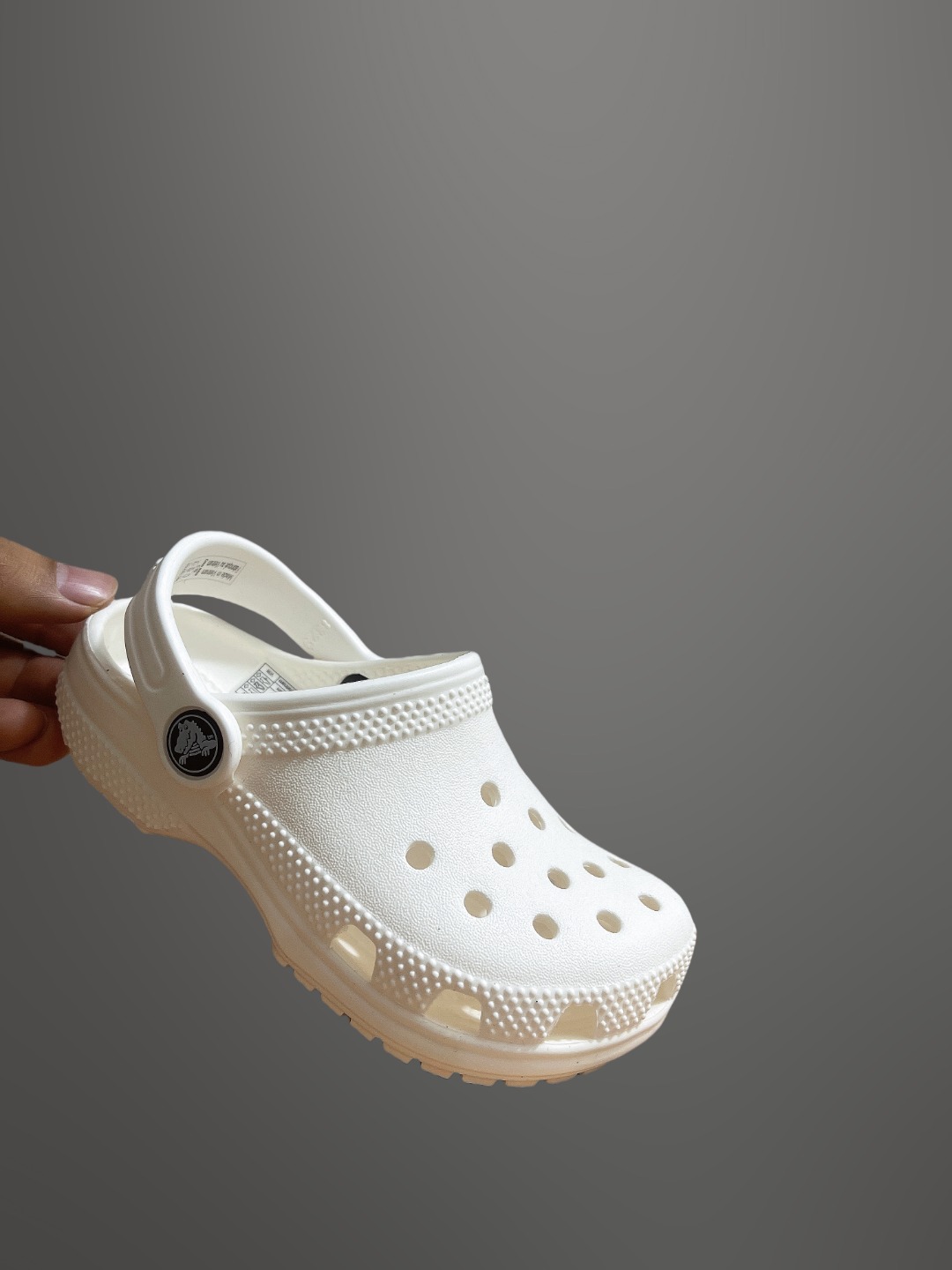 图片[6]-童鞋 配件加+3，可备注男女 尺码：C8=（24-25）C9=(25-26)，C10=(27-28 )，C11=(28-29 )， C12=(29-30 )，C13=(30-31)，J1=(32-33)，J2=(33-34)， J3=(34-35 ) 原厂版本 震撼来袭 ！！！全网独家 原厂外贸订单！！！秒杀市面所有版本没有之一！！！ Crocs卡骆驰Classic clog 运动 经典明星洞洞儿童凉鞋 儿童款 经夏季经典两用沙滩洞洞鞋 凉鞋拖鞋 透明防水袋包装 注意配件需单独购买 超轻Croslite专利材料打造 鞋面更加耐用易清洗 该鞋款轻盈舒适 2002年 经典克骆格诞生 秉承外形简单 穿着舒适的初衷 不断为消费者带来舒适的穿着体验 穿出“趣”味 鞋面洞洞可搭彰显个性的智必星 一鞋两穿 可调节式后跟带增添鞋身的稳固性能 放前面变成愜意舒适的凉拖 放后面行走跑跳更加稳妥 Croslite ™材料 封闭式细胞树脂 能够在体温作用下自动变形以适应脚部形状 涉水性优秀的同时易于清洁 抓地力强 不易打滑 Crocs的核心理念：轻便 灵活 全方位的舒适感-选品中心