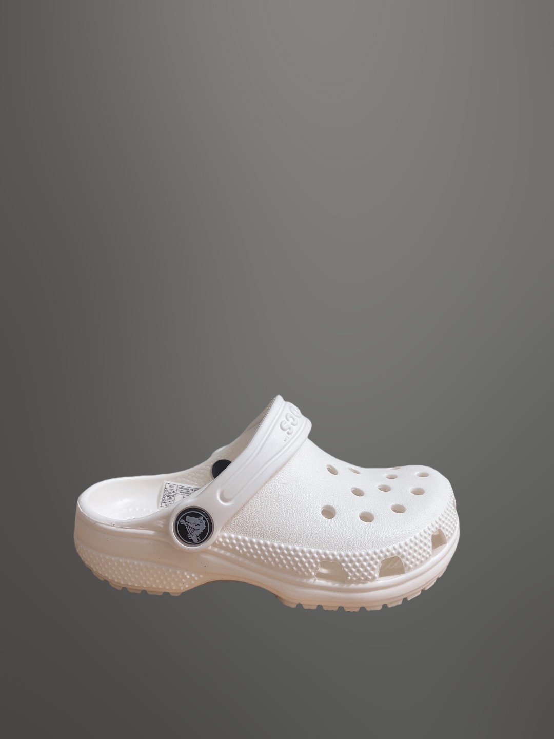 图片[7]-童鞋 配件加+3，可备注男女 尺码：C8=（24-25）C9=(25-26)，C10=(27-28 )，C11=(28-29 )， C12=(29-30 )，C13=(30-31)，J1=(32-33)，J2=(33-34)， J3=(34-35 ) 原厂版本 震撼来袭 ！！！全网独家 原厂外贸订单！！！秒杀市面所有版本没有之一！！！ Crocs卡骆驰Classic clog 运动 经典明星洞洞儿童凉鞋 儿童款 经夏季经典两用沙滩洞洞鞋 凉鞋拖鞋 透明防水袋包装 注意配件需单独购买 超轻Croslite专利材料打造 鞋面更加耐用易清洗 该鞋款轻盈舒适 2002年 经典克骆格诞生 秉承外形简单 穿着舒适的初衷 不断为消费者带来舒适的穿着体验 穿出“趣”味 鞋面洞洞可搭彰显个性的智必星 一鞋两穿 可调节式后跟带增添鞋身的稳固性能 放前面变成愜意舒适的凉拖 放后面行走跑跳更加稳妥 Croslite ™材料 封闭式细胞树脂 能够在体温作用下自动变形以适应脚部形状 涉水性优秀的同时易于清洁 抓地力强 不易打滑 Crocs的核心理念：轻便 灵活 全方位的舒适感-选品中心