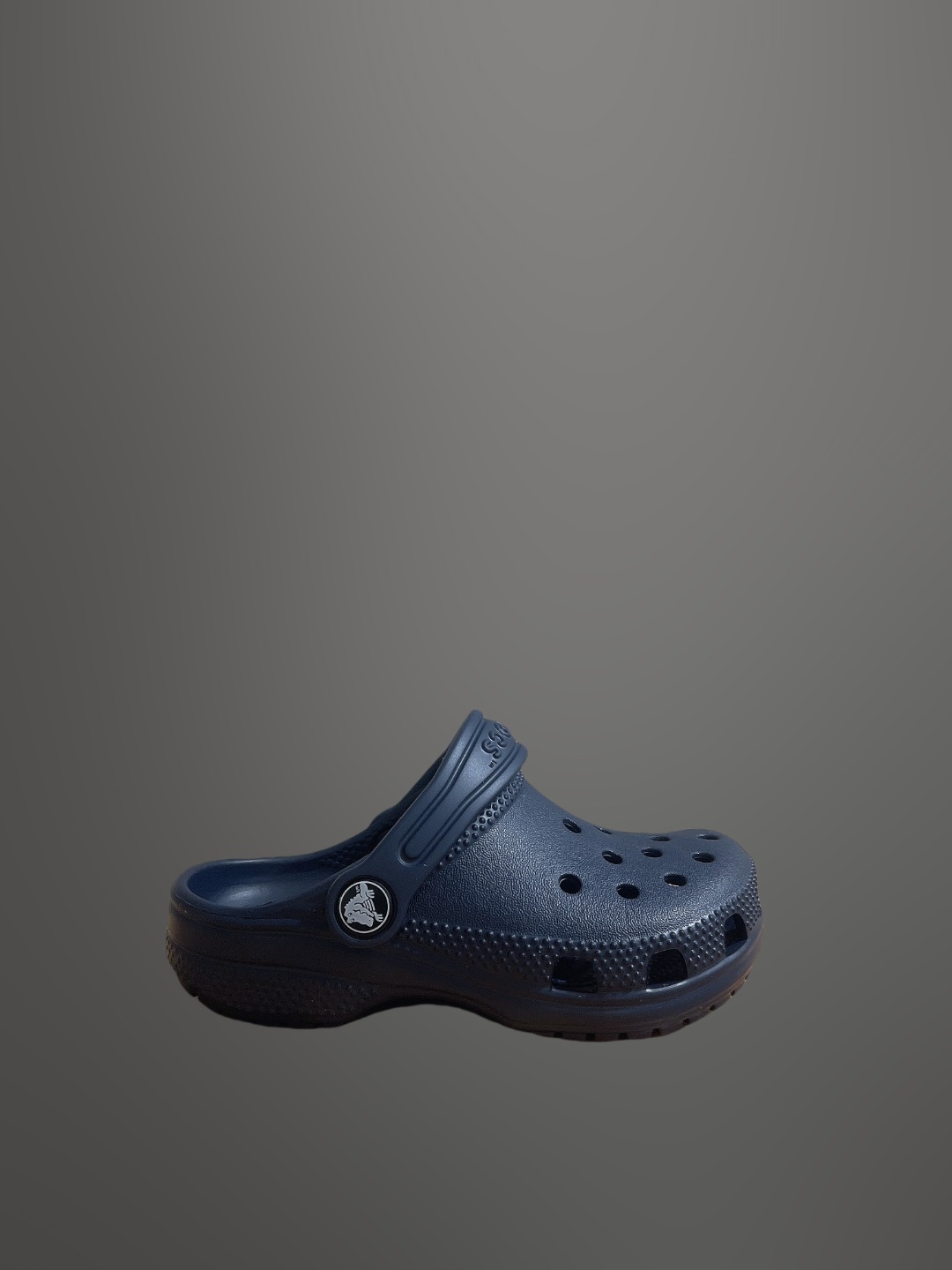 图片[7]-童鞋 配件加+3，可备注男女 尺码：C8=（24-25）C9=(25-26)，C10=(27-28 )，C11=(28-29 )， C12=(29-30 )，C13=(30-31)，J1=(32-33)，J2=(33-34)， J3=(34-35 ) 原厂版本 震撼来袭 ！！！全网独家 原厂外贸订单！！！秒杀市面所有版本没有之一！！！ Crocs卡骆驰Classic clog 运动 经典明星洞洞儿童凉鞋 儿童款 经夏季经典两用沙滩洞洞鞋 凉鞋拖鞋 透明防水袋包装 注意配件需单独购买 超轻Croslite专利材料打造 鞋面更加耐用易清洗 该鞋款轻盈舒适 2002年 经典克骆格诞生 秉承外形简单 穿着舒适的初衷 不断为消费者带来舒适的穿着体验 穿出“趣”味 鞋面洞洞可搭彰显个性的智必星 一鞋两穿 可调节式后跟带增添鞋身的稳固性能 放前面变成愜意舒适的凉拖 放后面行走跑跳更加稳妥 Croslite ™材料 封闭式细胞树脂 能够在体温作用下自动变形以适应脚部形状 涉水性优秀的同时易于清洁 抓地力强 不易打滑 Crocs的核心理念：轻便 灵活 全方位的舒适感-选品中心