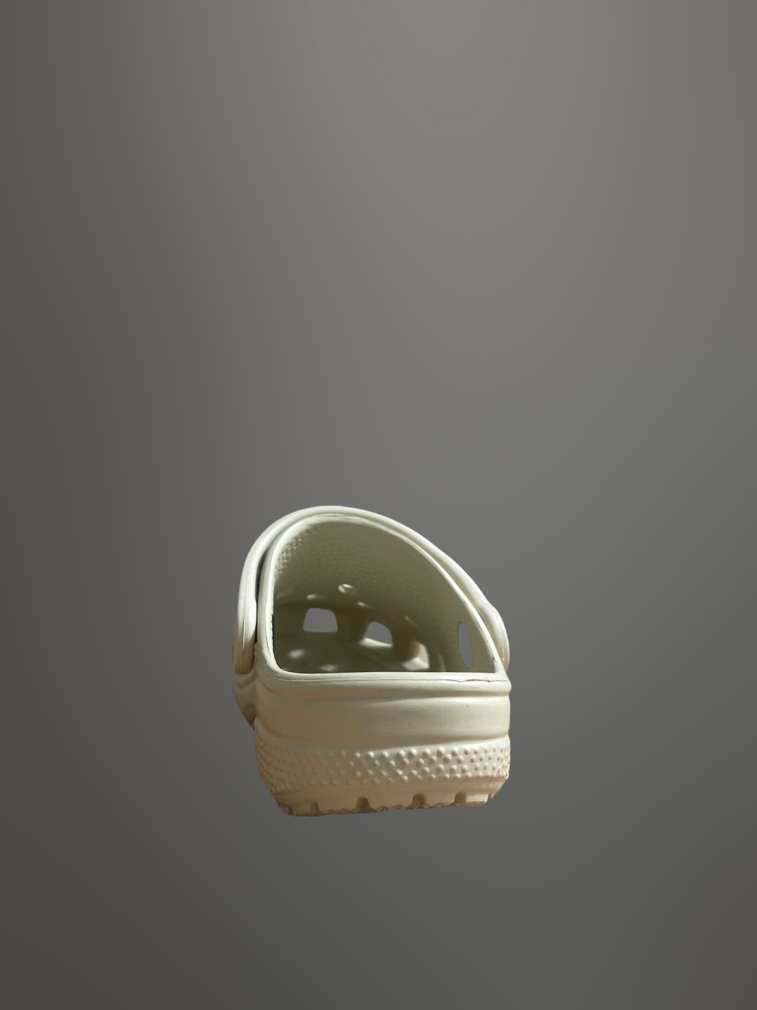 图片[7]-童鞋 配件加+3可备注男女 尺码：C8=（24-25）C9=(25-26)，C10=(27-28 )，C11=(28-29 )， C12=(29-30 )，C13=(30-31)，J1=(32-33)，J2=(33-34)， J3=(34-35 ) 原厂版本 震撼来袭 ！！！全网独家 原厂外贸订单！！！秒杀市面所有版本没有之一！！！ Crocs卡骆驰Classic clog 运动 经典明星洞洞儿童凉鞋 儿童款 经夏季经典两用沙滩洞洞鞋 凉鞋拖鞋 透明防水袋包装 注意配件需单独购买 超轻Croslite专利材料打造 鞋面更加耐用易清洗 该鞋款轻盈舒适 2002年 经典克骆格诞生 秉承外形简单 穿着舒适的初衷 不断为消费者带来舒适的穿着体验 穿出“趣”味 鞋面洞洞可搭彰显个性的智必星 一鞋两穿 可调节式后跟带增添鞋身的稳固性能 放前面变成愜意舒适的凉拖 放后面行走跑跳更加稳妥 Croslite ™材料 封闭式细胞树脂 能够在体温作用下自动变形以适应脚部形状 涉水性优秀的同时易于清洁 抓地力强 不易打滑 Crocs的核心理念：轻便 灵活 全方位的舒适感-选品中心