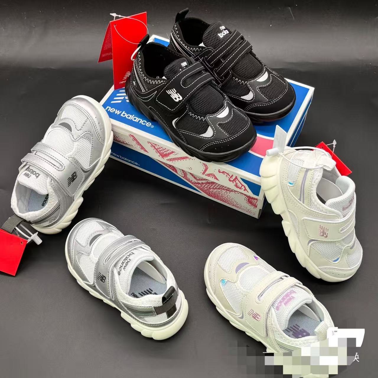 NB920秋款童鞋登场 随着秋风渐起，是时候给宝贝的小脚丫换上这双NB920秋款童鞋啦！它可不只是一双鞋，更是陪伴宝贝整个秋天的贴心伙伴 尺码24～37码-选品中心