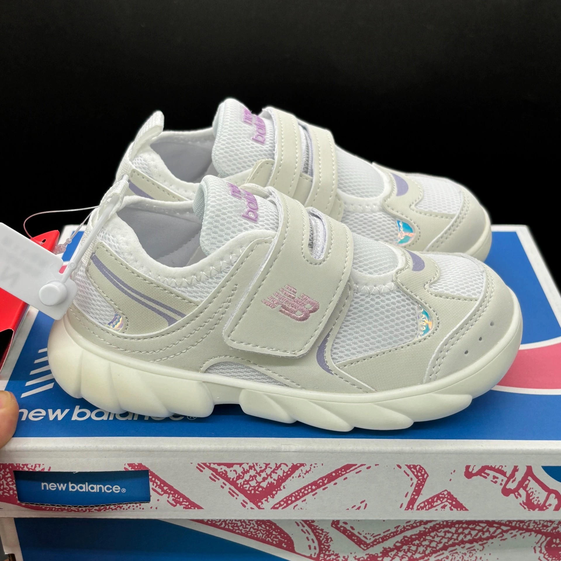 图片[3]-NB920秋款童鞋登场 随着秋风渐起，是时候给宝贝的小脚丫换上这双NB920秋款童鞋啦！它可不只是一双鞋，更是陪伴宝贝整个秋天的贴心伙伴 尺码24～37码-选品中心