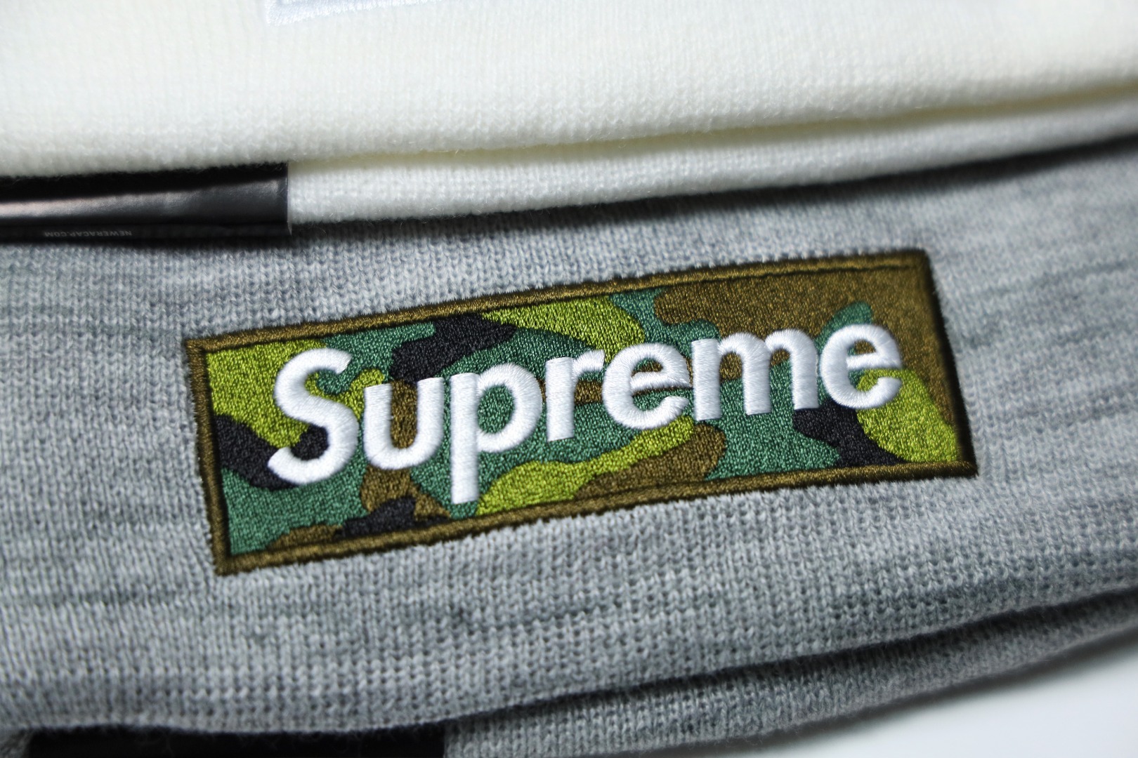 100💰福利价 （编号78）
不接急单，1-3天发 
Supreme × New Era FW23 WEEK 16 Box Logo Beanie 丙烯酸 绒线帽 
男女同款 可以搭配情侣款 无水洗 保真 刺绣细节自己看  
8个配色 


