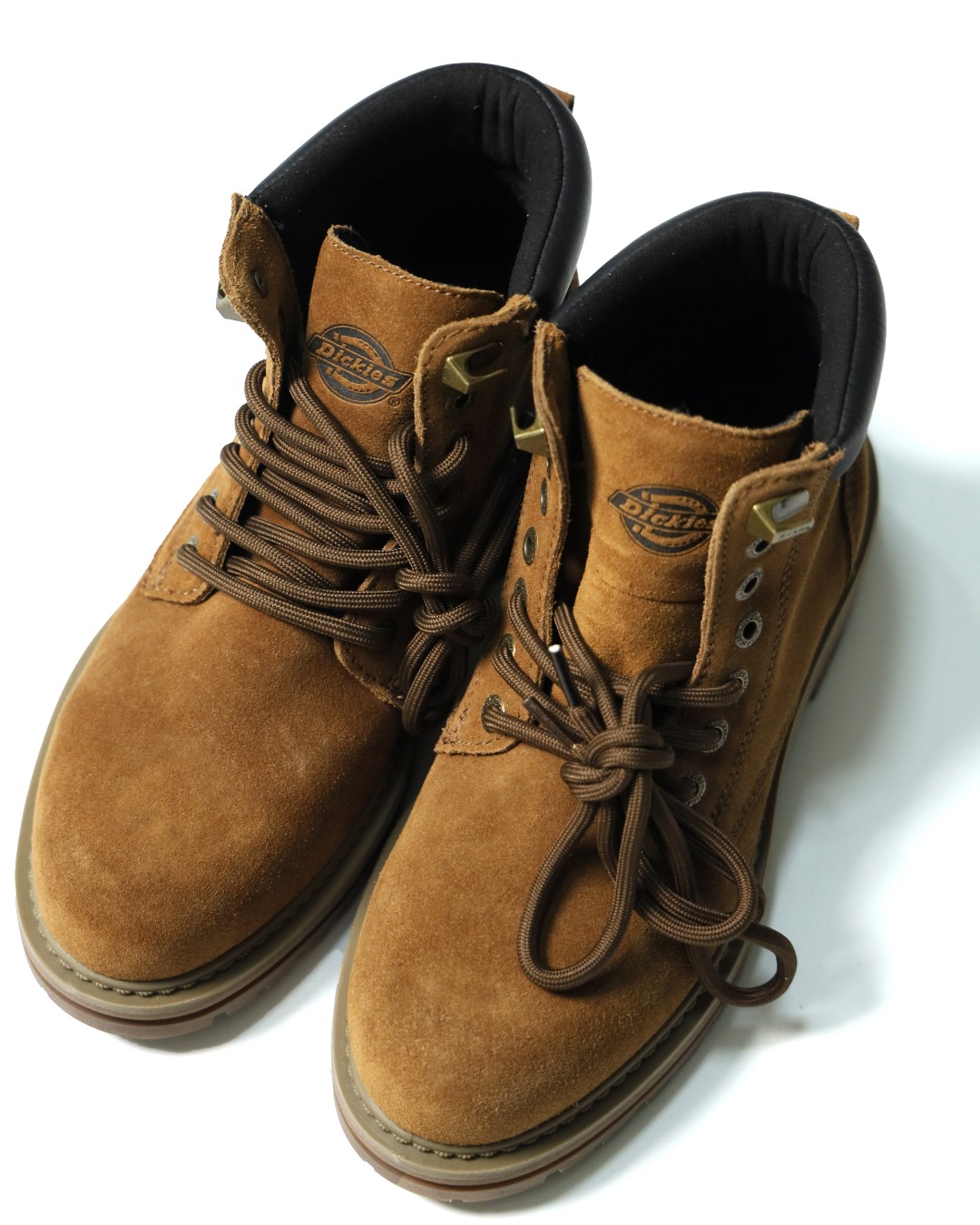 248💰（编号78）
Dickies 户外经典马丁靴  牛皮革  厚底 深棕色 百分百正品  货号：244M50LXS05D深棕 TPD+橡胶大底 数量不多 
两款 ⚠️光面无40，很少看中速度
39 40 41 42 43 44 45 现货秒发  