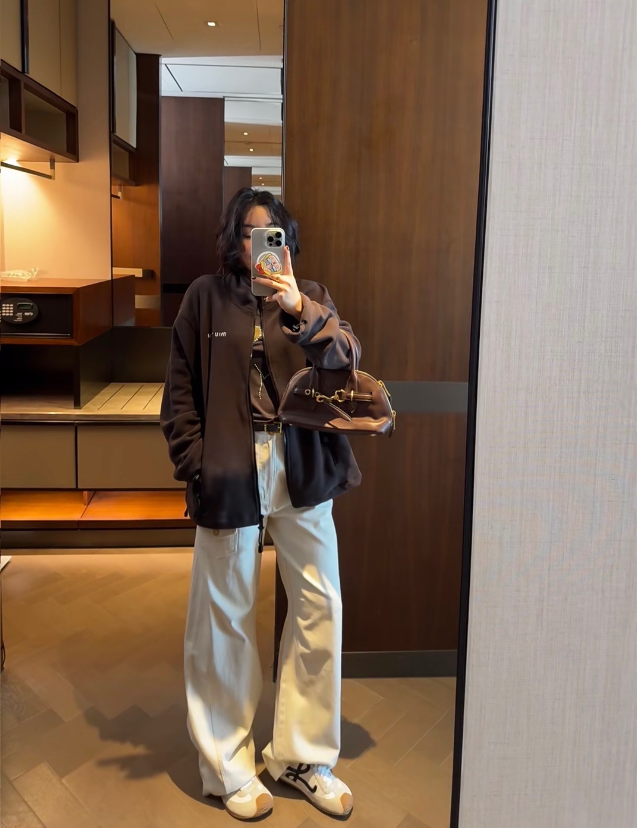  💰135
𝐌𝐢𝐮/缪缪🏠 咖啡摇粒绒外套🌰
男女同款 大版型！
表面颗粒饱满蓬松，触感软糯得像云朵，
穿上就不想脱下来！
颜色：咖色
尺码：SML
s码推荐： 80~100
m码推荐：100～115
L 码推荐： 115～135 