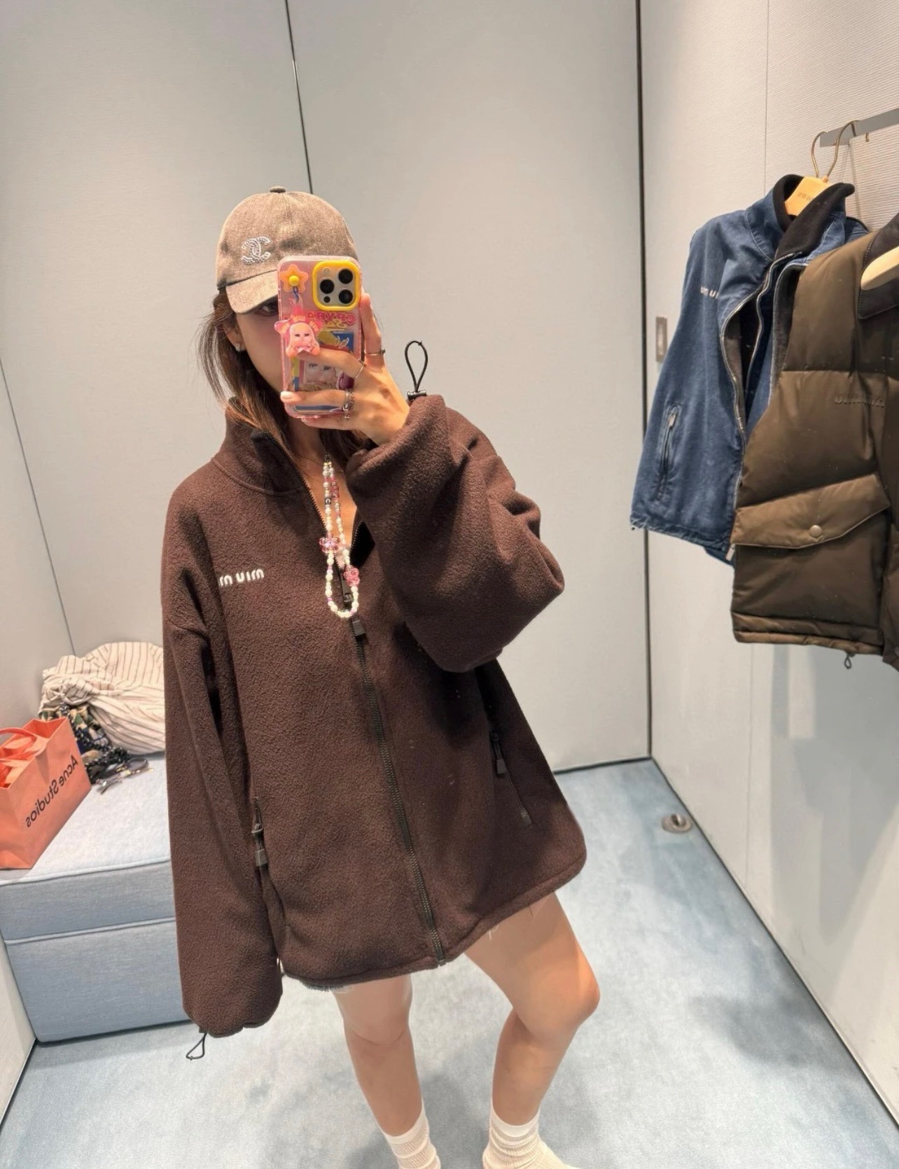  💰135
𝐌𝐢𝐮/缪缪🏠 咖啡摇粒绒外套🌰
男女同款 大版型！
表面颗粒饱满蓬松，触感软糯得像云朵，
穿上就不想脱下来！
颜色：咖色
尺码：SML
s码推荐： 80~100
m码推荐：100～115
L 码推荐： 115～135 