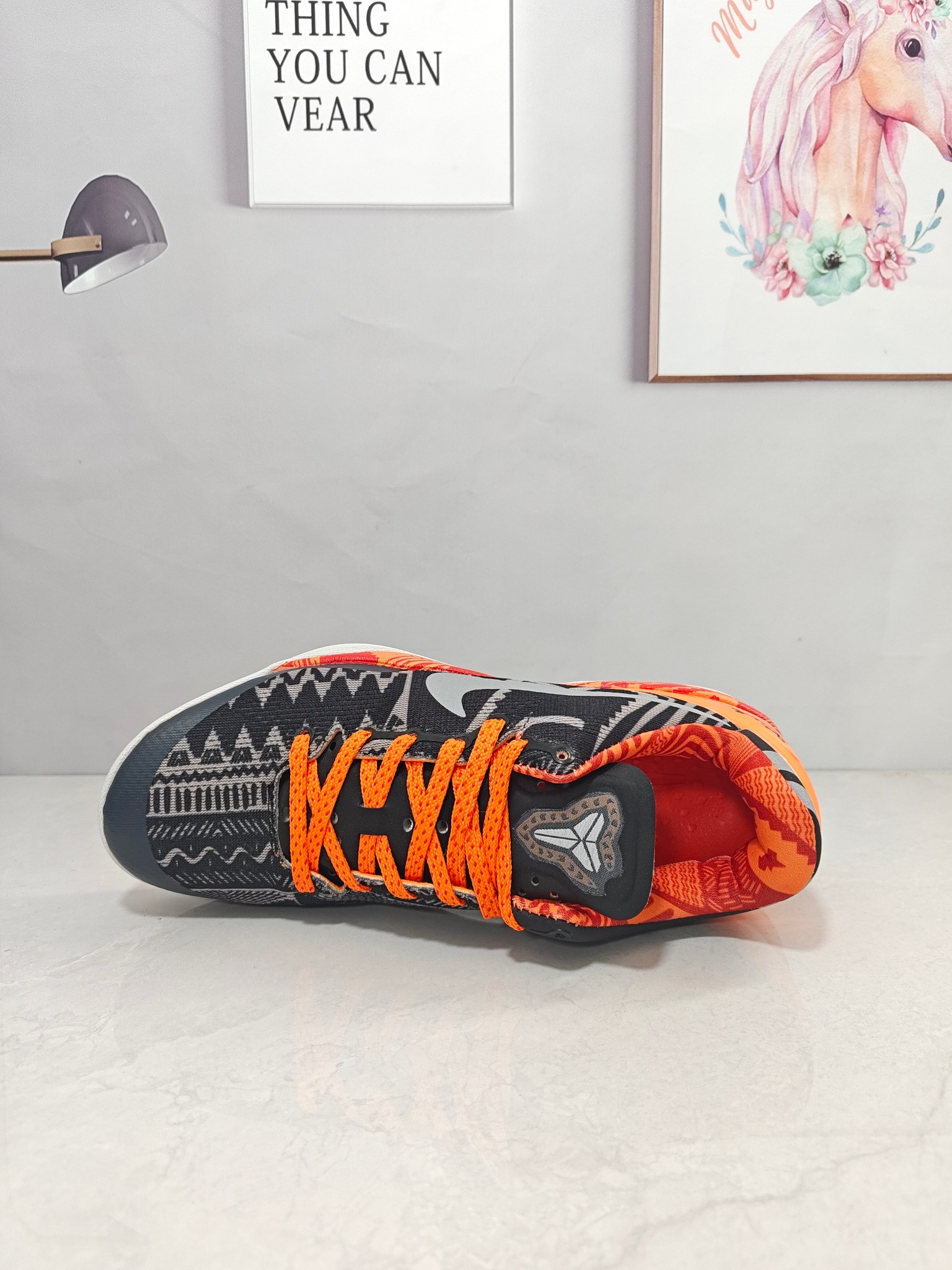 💰200
纯原NK Zoom KOBE 8 科比八代 黑人月 583112-001 殿堂级典藏配色
完美后跟 灵蛇版型 八大亮点
双层材料立体压印
修长侧颜 完美诠释ZK系列灵蛇韵味
鞋身3层补强,鞋头5层补强 鞋面强度独一档
原厂 碳纤➕玻纤复合板加持!抗扭属性神级还原
REACT发泡配方!相比LUNARON韧性与抗衰减双重提升
鞋舌刺绣织唛
原厂中底布➕正确科8原盒➕蛇纹包装纸 ➕正确鞋盒侧标信息 过验级包装满逼格呈现
尺码39-46 (ZK楦型偏窄 脚宽买大半码)