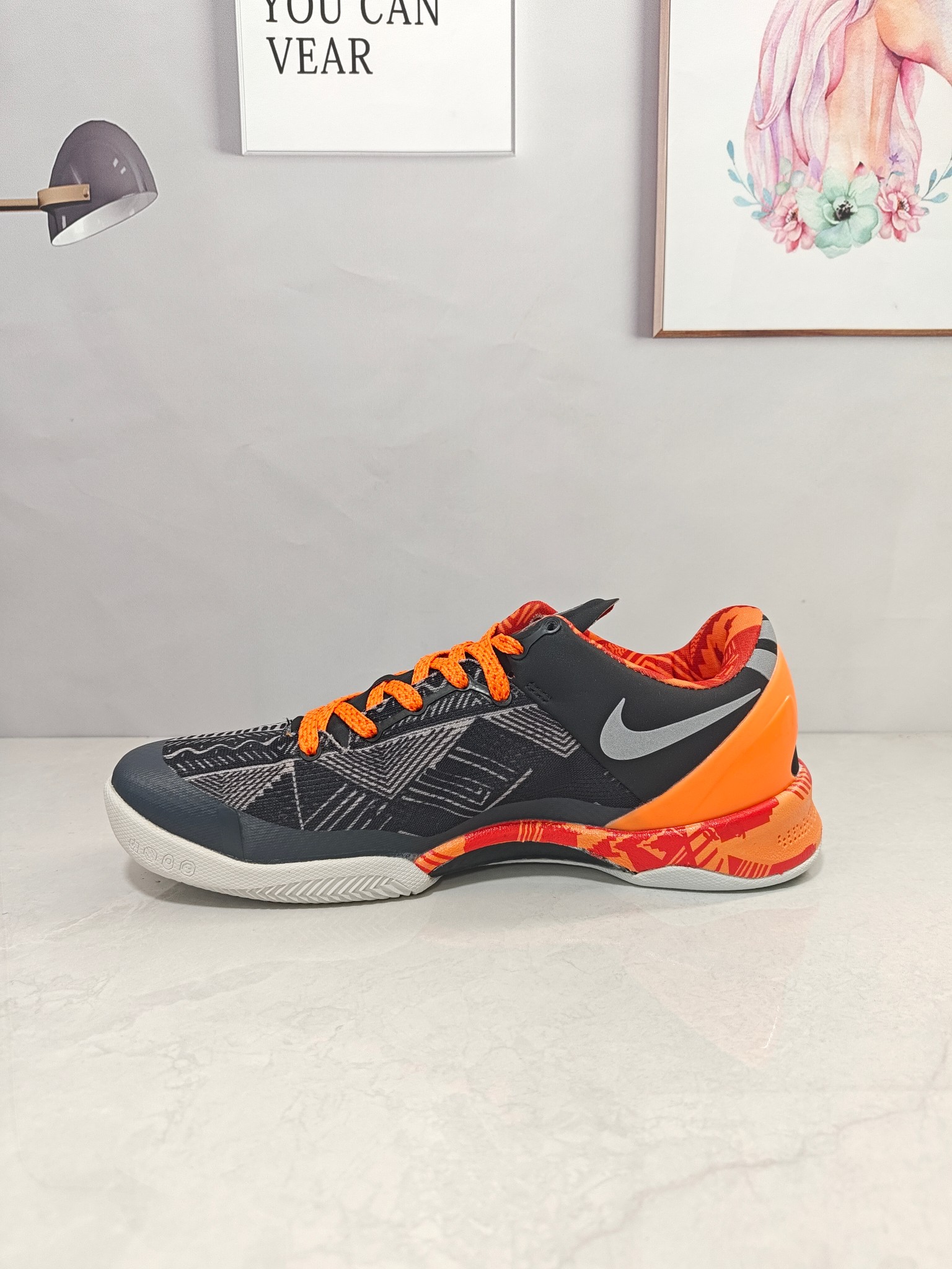 💰200
纯原NK Zoom KOBE 8 科比八代 黑人月 583112-001 殿堂级典藏配色
完美后跟 灵蛇版型 八大亮点
双层材料立体压印
修长侧颜 完美诠释ZK系列灵蛇韵味
鞋身3层补强,鞋头5层补强 鞋面强度独一档
原厂 碳纤➕玻纤复合板加持!抗扭属性神级还原
REACT发泡配方!相比LUNARON韧性与抗衰减双重提升
鞋舌刺绣织唛
原厂中底布➕正确科8原盒➕蛇纹包装纸 ➕正确鞋盒侧标信息 过验级包装满逼格呈现
尺码39-46 (ZK楦型偏窄 脚宽买大半码)