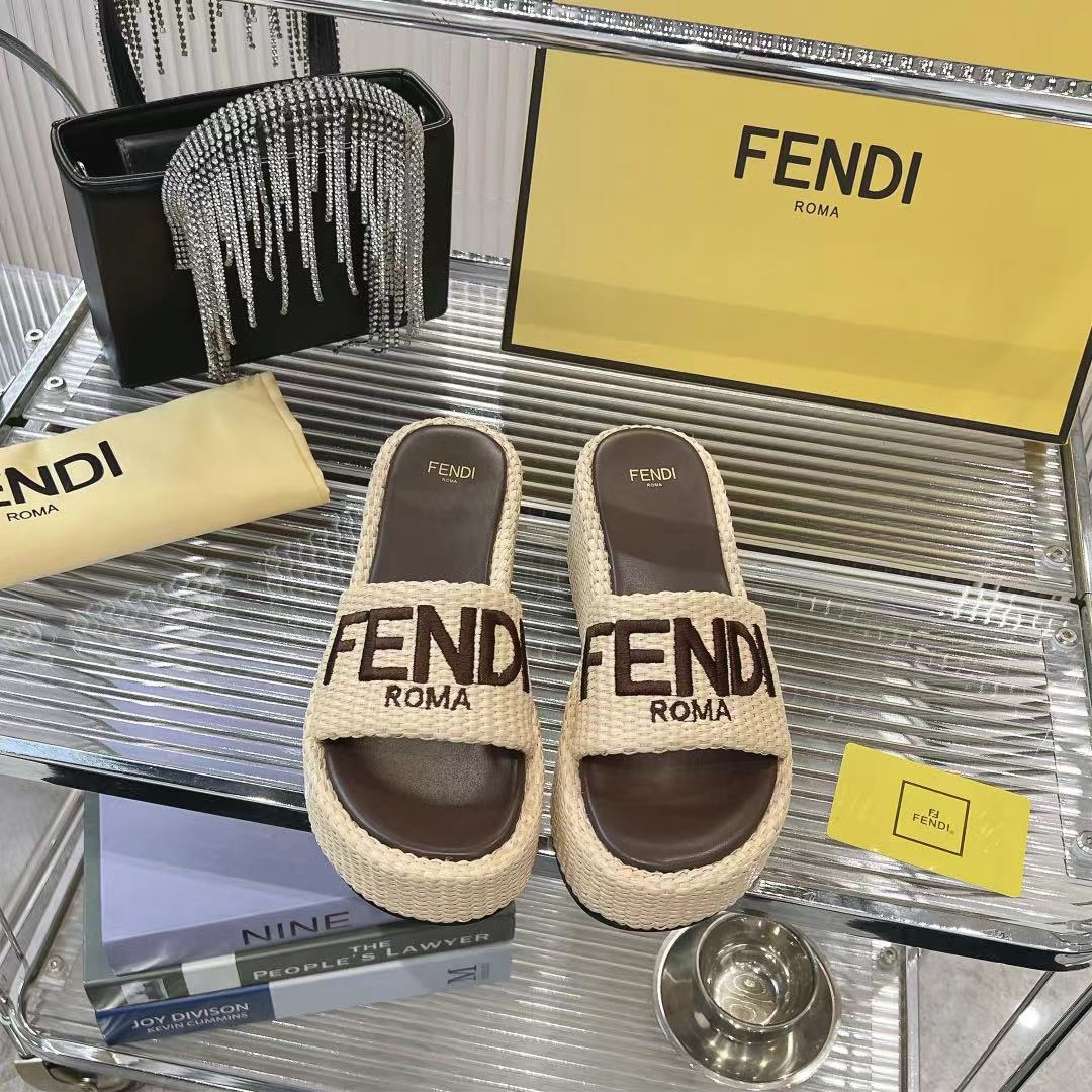 NO:169632,*Fendi's new masterpiece is coming! The classic hot lazy drag, with top quality, is a hot hit product! Please confirm the quality and workmanship of our home!  Go is made of imported original woven material, all of which are goatskin inside, and the original wear-resistant and non-slip sole. The sizes are 35 to 41, [40, 41 can be customized], slippers, fendi, slippers, sheepskin19860909*芬迪全新力作來襲！經典爆款的懶人拖,擁有頂級品質,乃是跑量爆款！請認准咱家的品質與做工喲！  Go 其材質為進口原版編織材質,內里統統採用山羊皮,還有原版的耐磨防滑大底.碼數為 35 至 41,[40、41 可定制],拖鞋,fendi,slippers,sheepskin,Women's Shoes