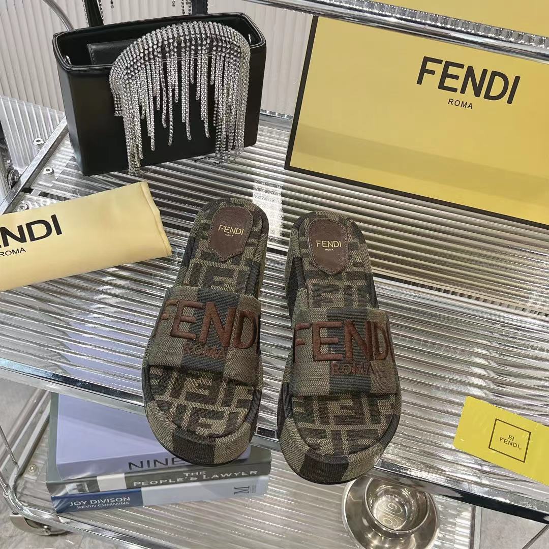 NO:169644,P Yuan, *Fendi's new masterpiece is coming!  The classic hot lazy drag, with top quality, is a hot hit product!  Please confirm the quality and workmanship of our home!   Go is made of imported original woven material, all of which are goatskin inside, and the original wear-resistant and non-slip sole. The sizes are 35 to 41, [40, 41 can be customized]., slippers, fendi, slippers, sheepskin19860909P元,*芬迪全新力作来袭！经典爆款的懒人拖,拥有顶级品质,乃是跑量爆款！请认准咱家的品质与做工哟！  Go 其材质为进口原版编织材质,内里统统采用山羊皮,还有原版的耐磨防滑大底.码数为 35 至 41,[40、41 可定制].,拖鞋,fendi,slippers,sheepskin,Women's Shoes